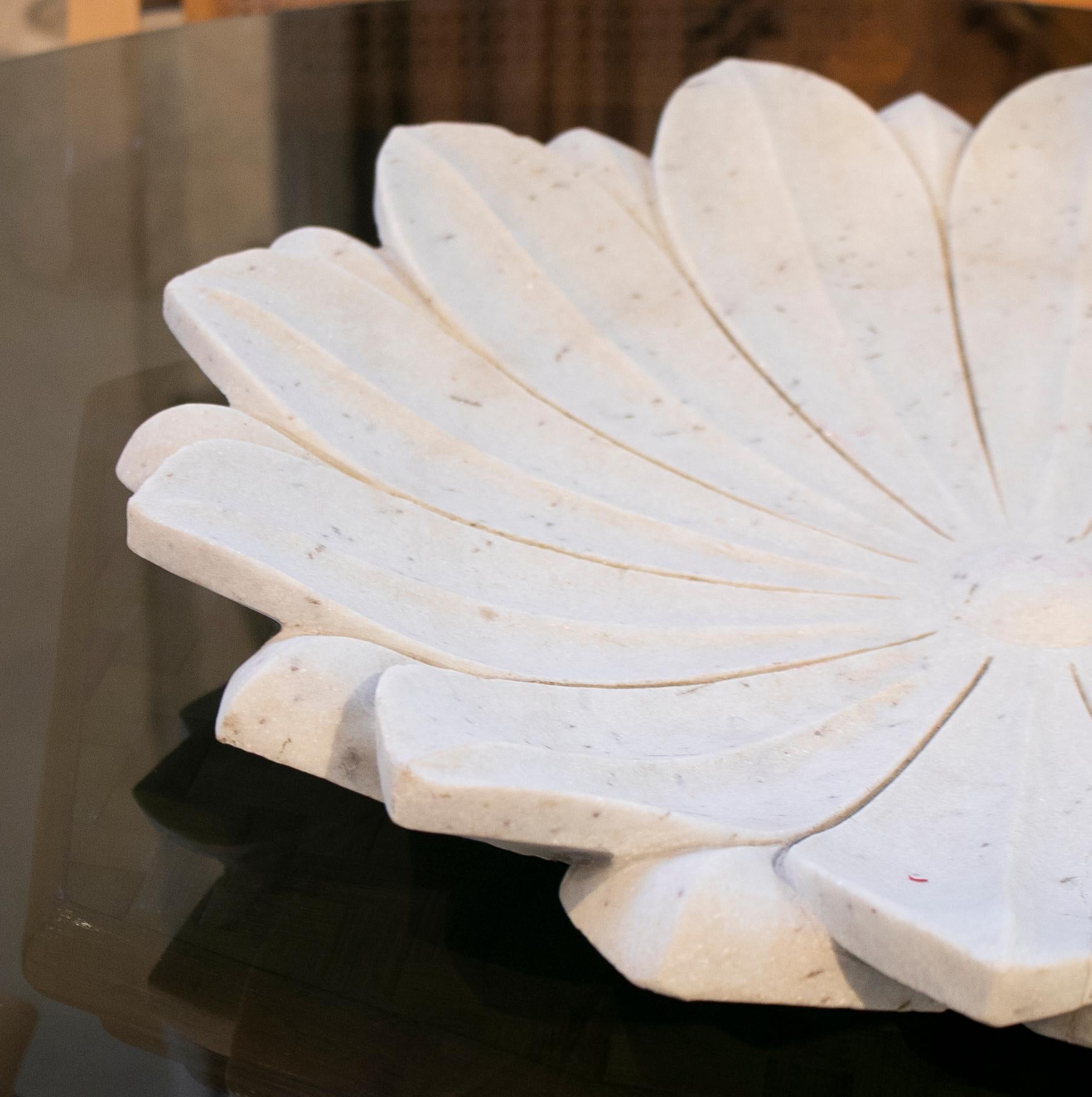 1990s Spanish Hand Carved Lotus Flower White Marble Floor Fountain 2