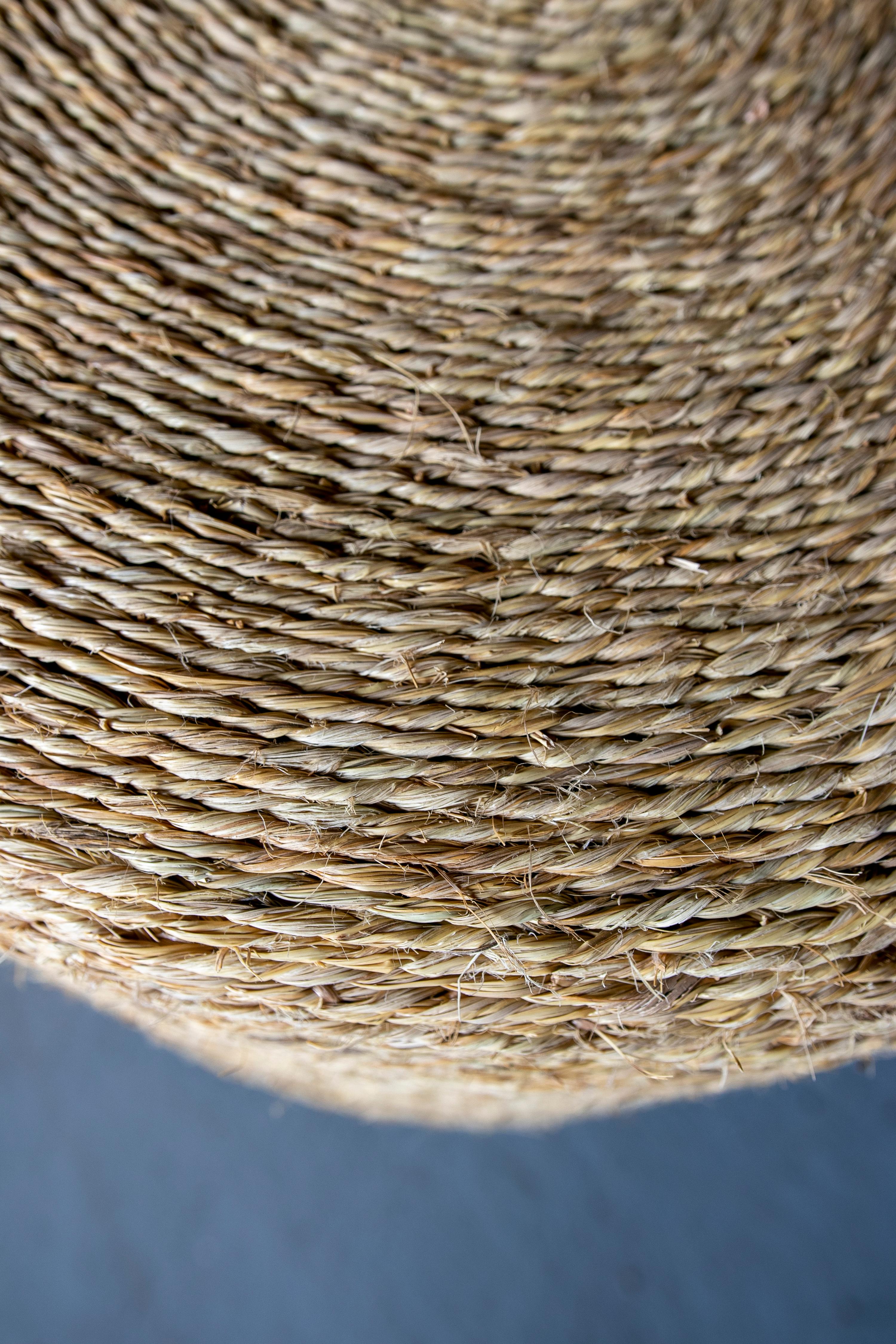 1990s Spanish Hand Woven Wicker Round Shaped Puff Seat  In Good Condition For Sale In Marbella, ES