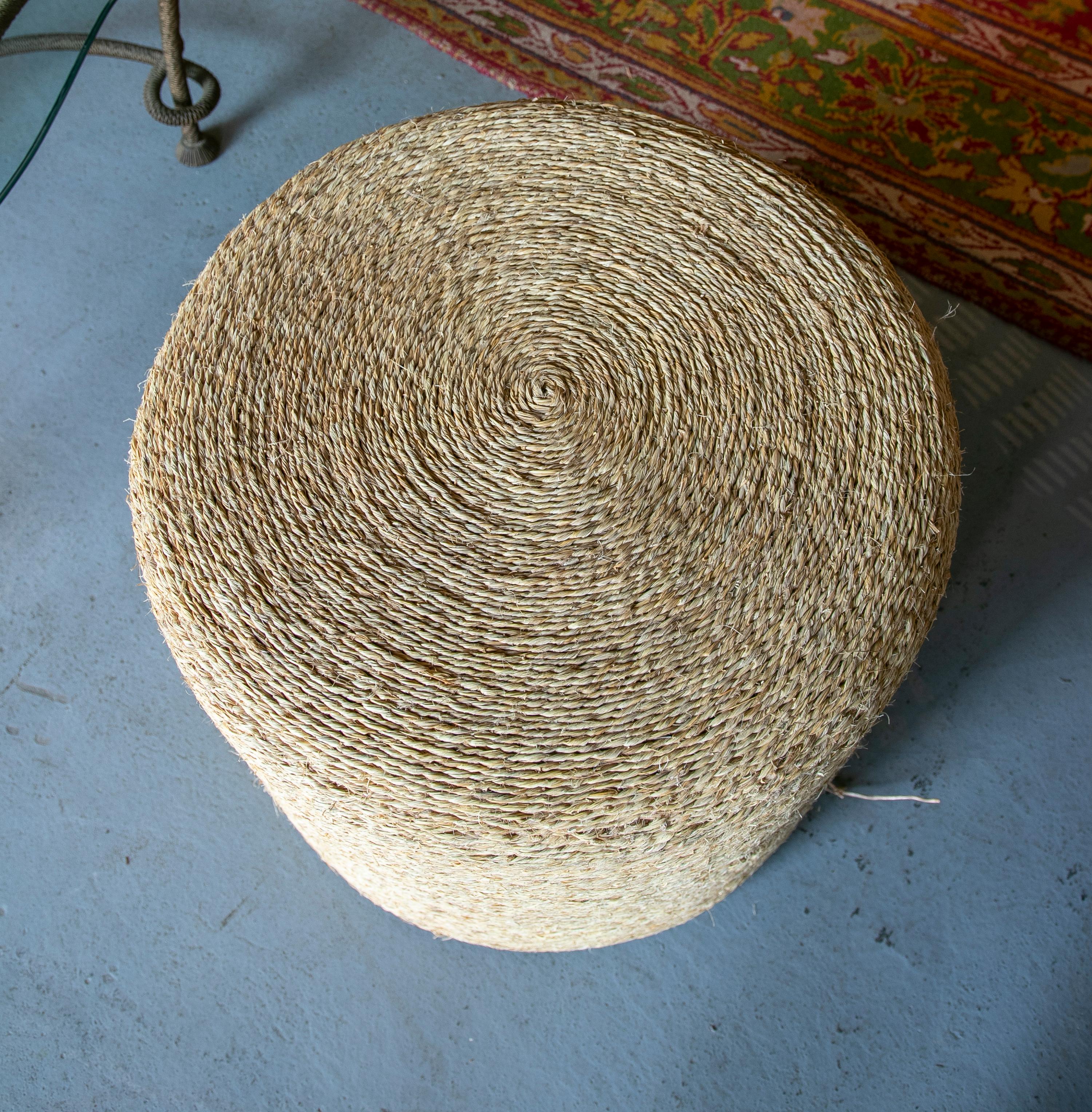 1990s Spanish Hand Woven Wicker Round Shaped Puff Seat  For Sale 3