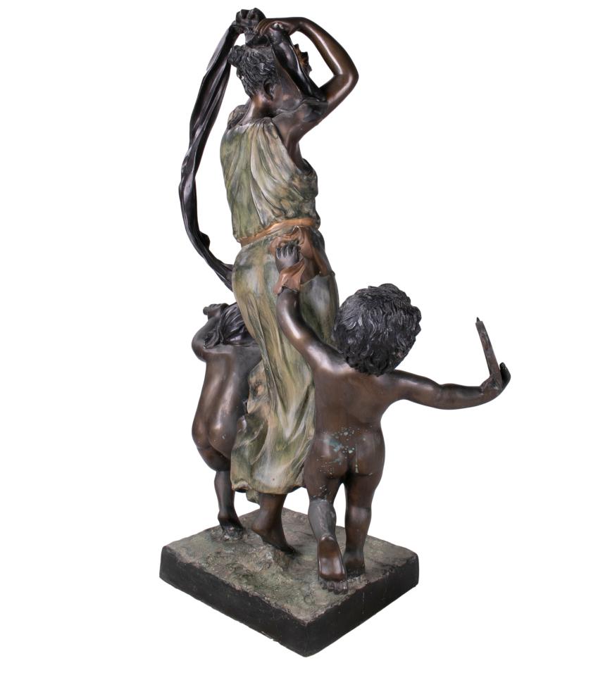 Spanische bemalte Bronzeguss-Skulptur einer Frau und zweier Jungen, tanzende Figur, 1990er Jahre im Angebot 1