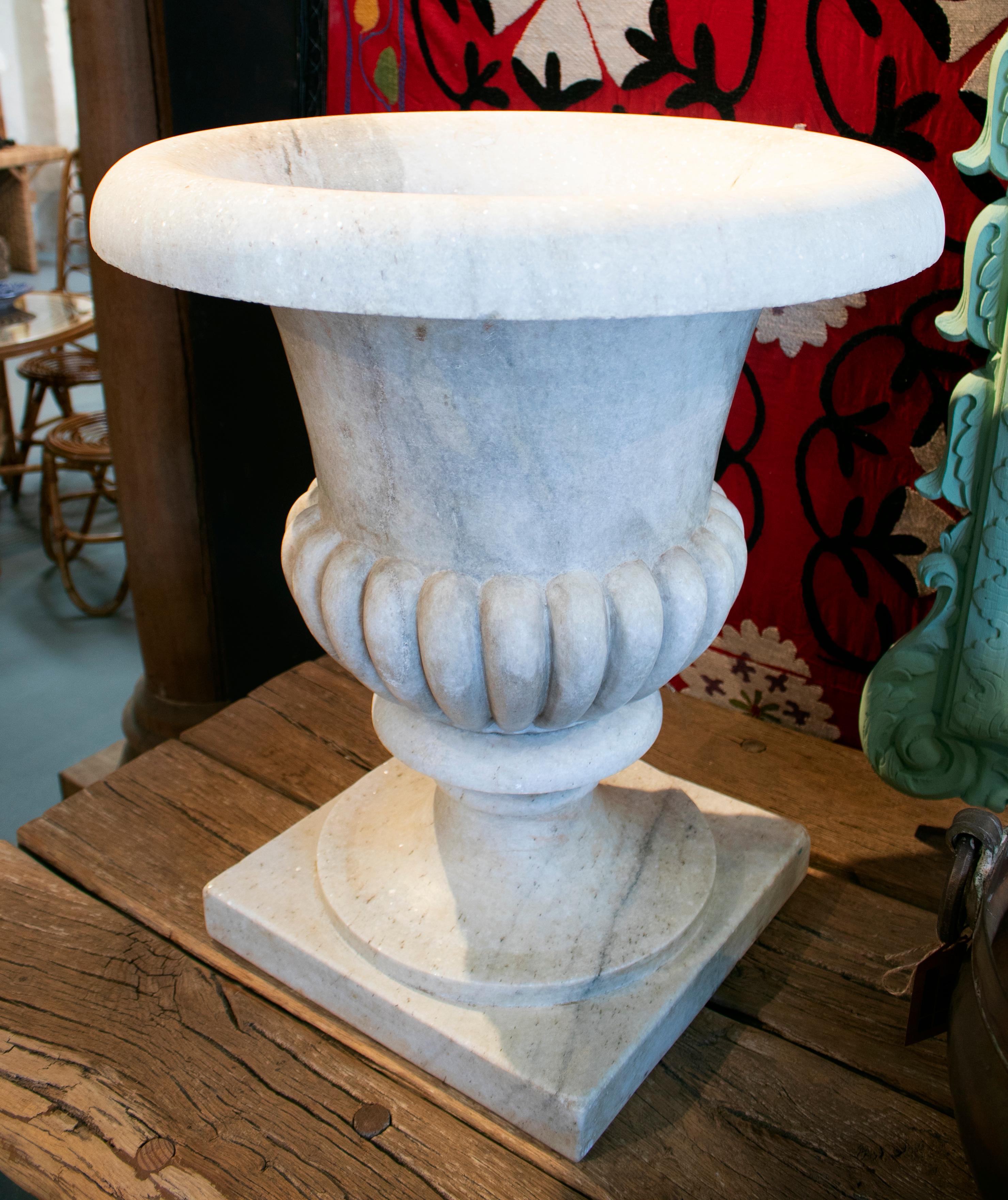 Hand-Carved 1990s Spanish Pair of Classical Marble Planters with Elegant Fluted Decoration