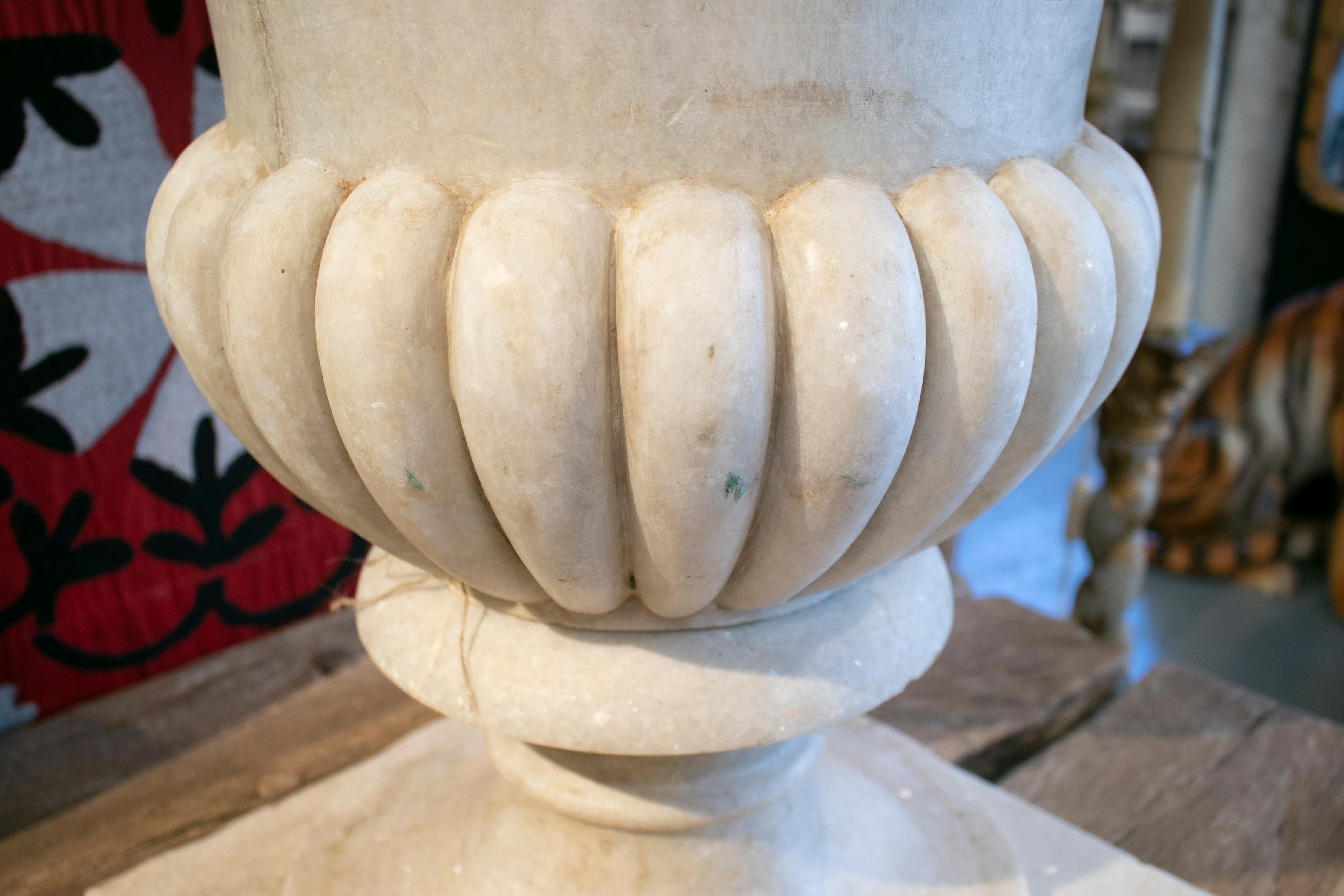 1990s Spanish Pair of Classical Marble Planters with Elegant Fluted Decoration In Good Condition In Marbella, ES