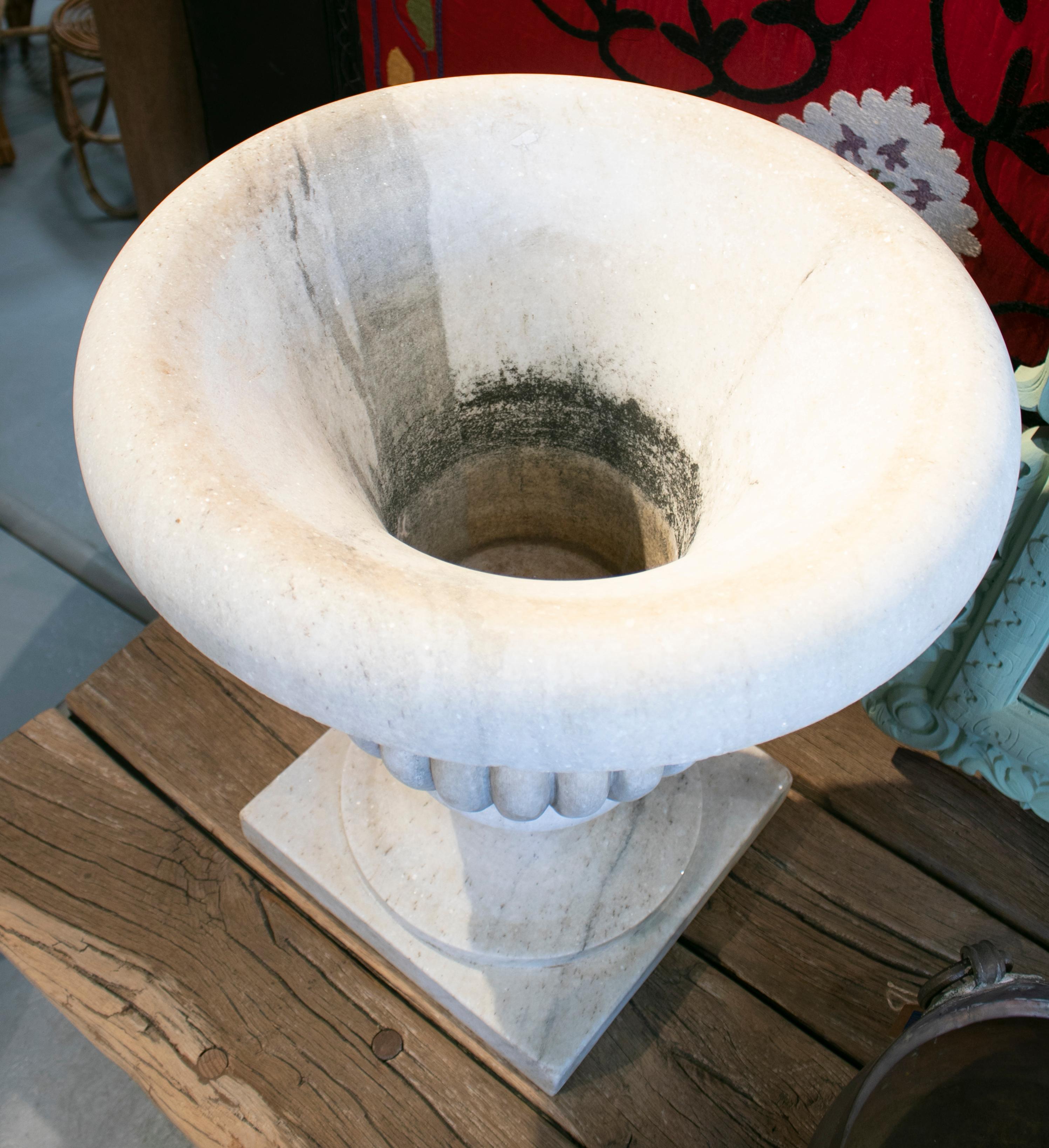 1990s Spanish Pair of Classical Marble Planters with Elegant Fluted Decoration 2