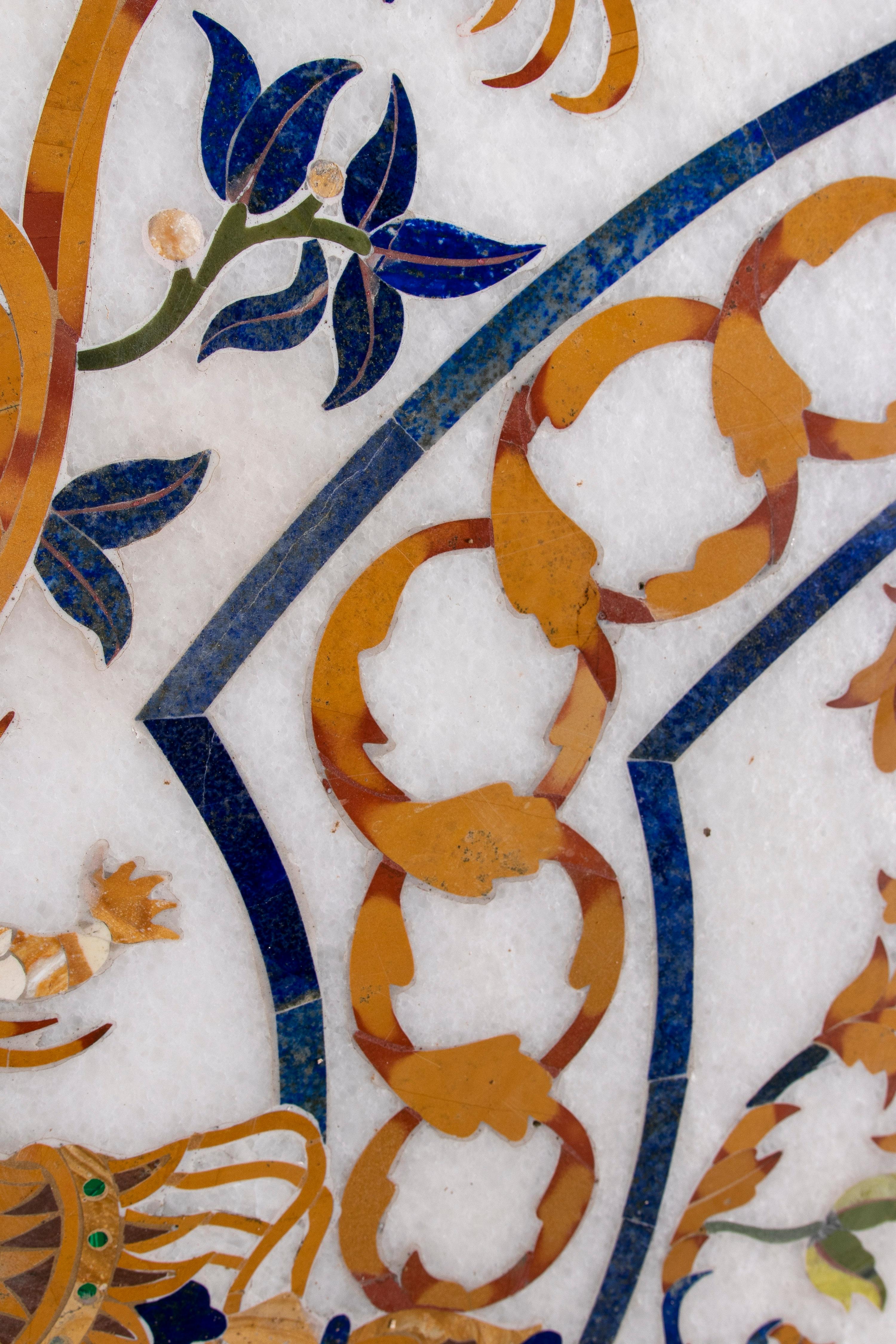1990er Jahre Spanisch Pietra Dura Mosaik Inlay Runde Weiß Marmor Tischplatte w / Edelsteine im Angebot 15