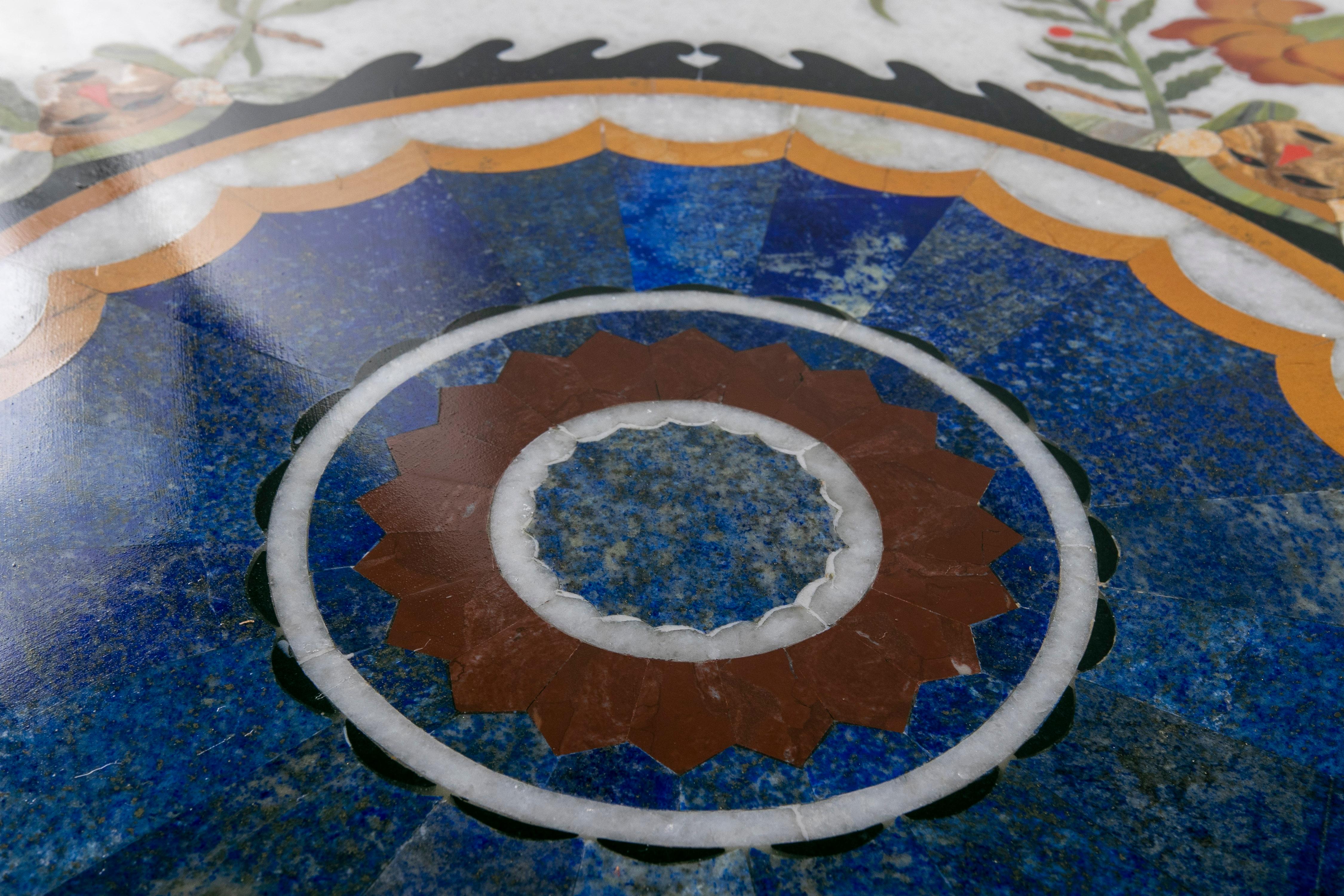 1990s Spanish Pietra Dura Mosaic Inlay Round White Marble Table Top w/ Lapis For Sale 7