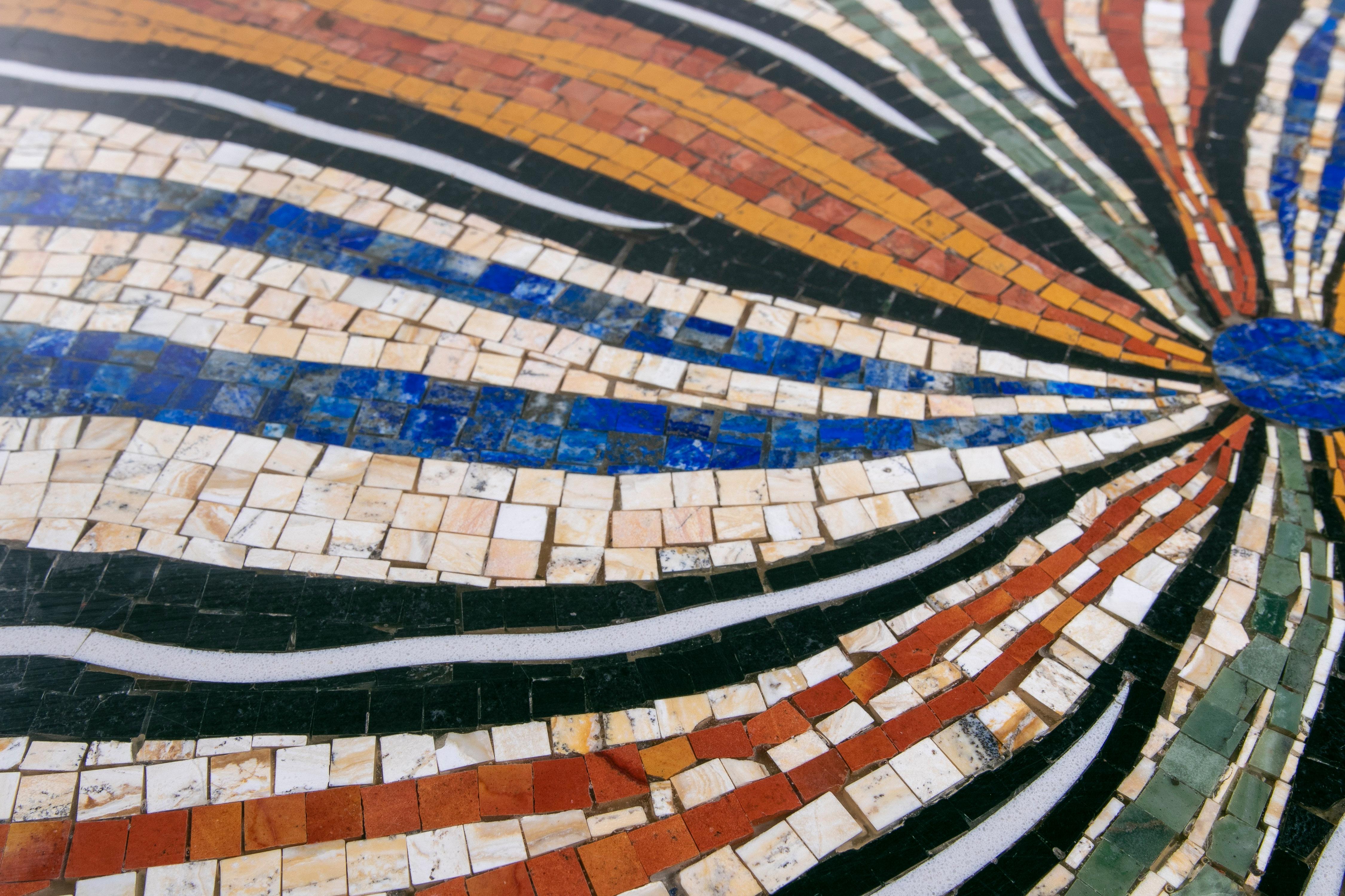 Table ronde en mosaïque romaine espagnole des années 1990 avec plateau en marbre et pierres précieuses en lapis-lazuli en vente 4