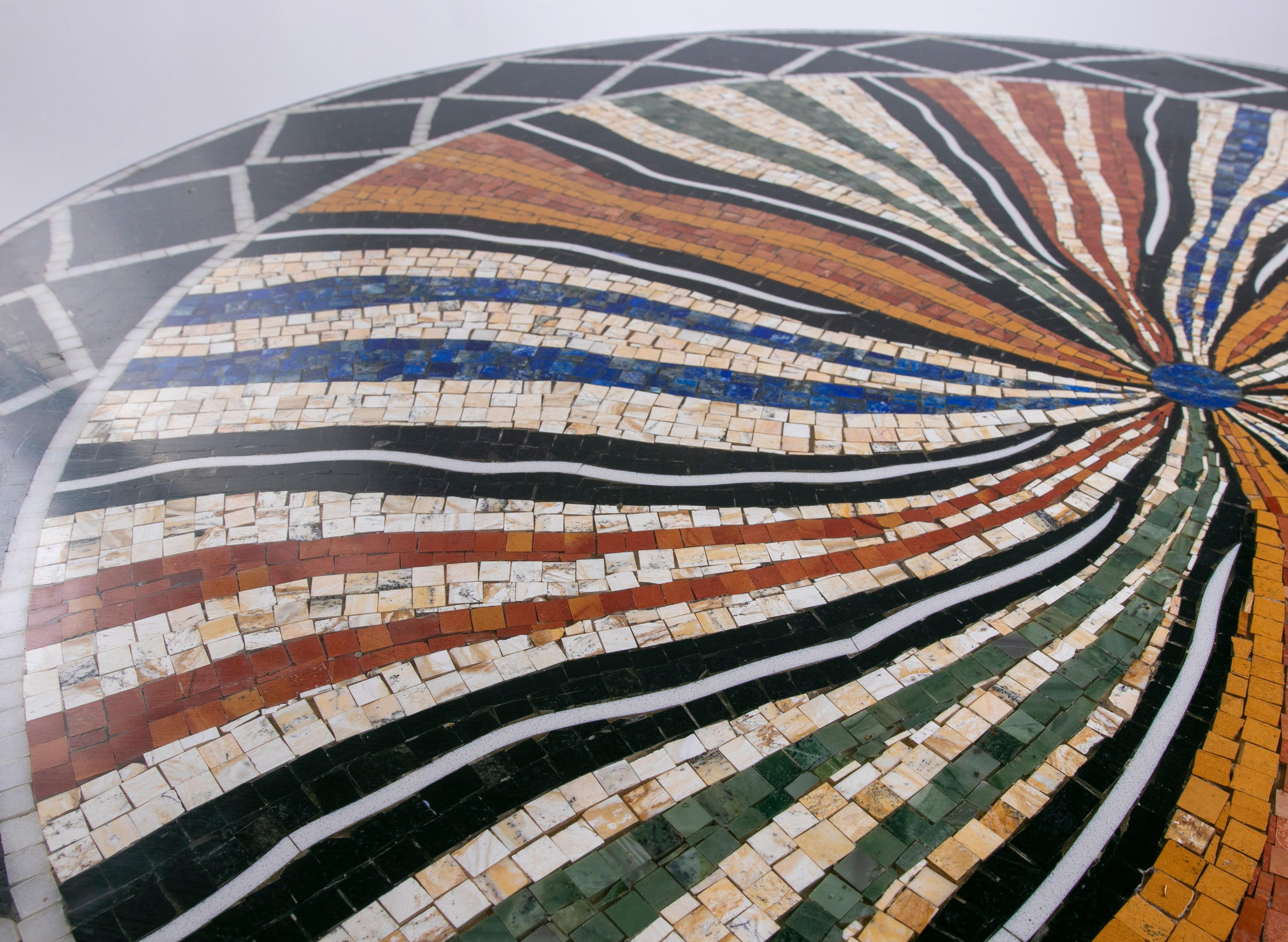Spanische römische Mosaik-Tischplatte aus rundem Marmor mit Lapislazuli-Edelsteinen aus den 1990er Jahren im Angebot 3