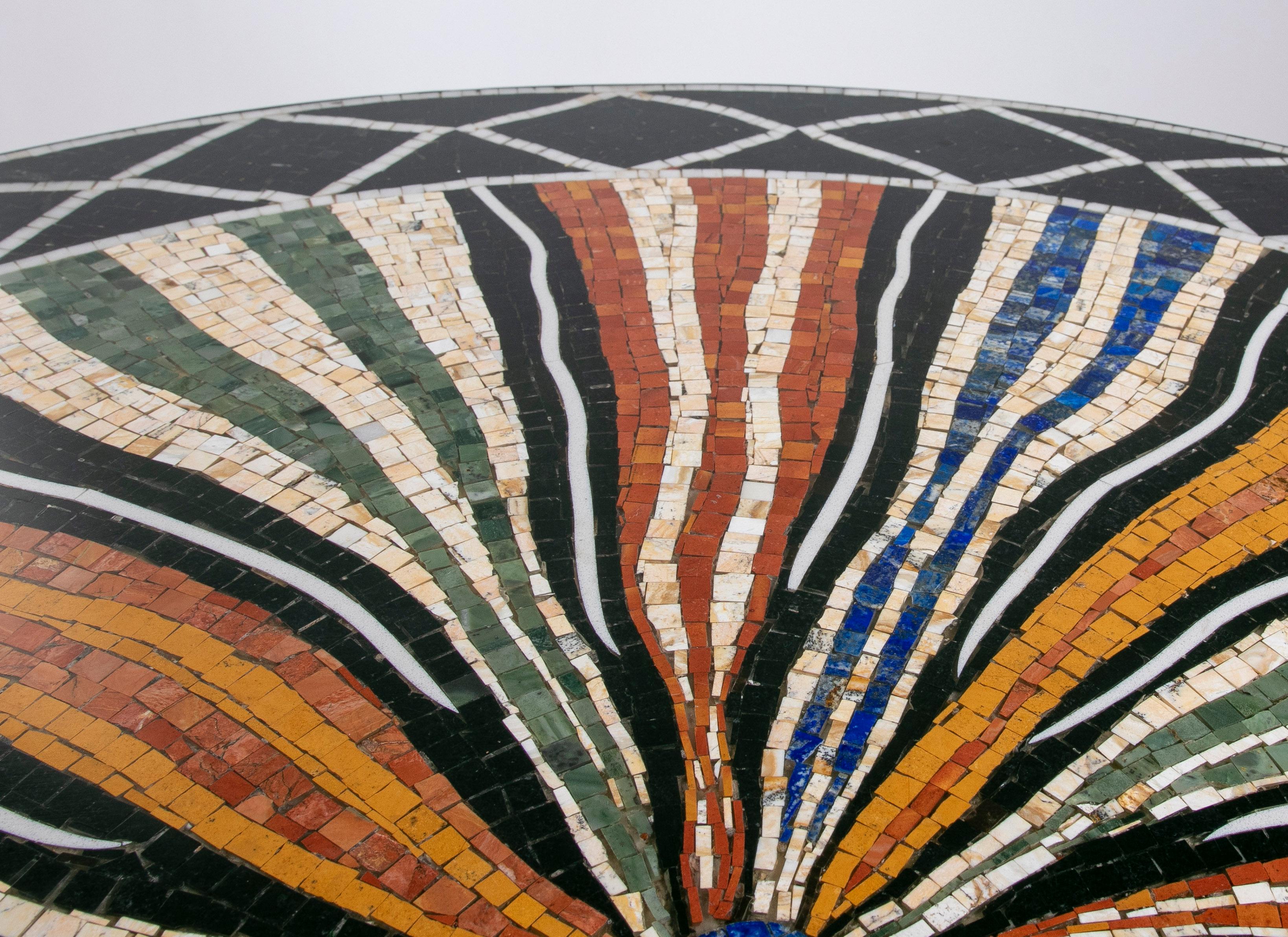 Spanische römische Mosaik-Tischplatte aus rundem Marmor mit Lapislazuli-Edelsteinen aus den 1990er Jahren im Angebot 4