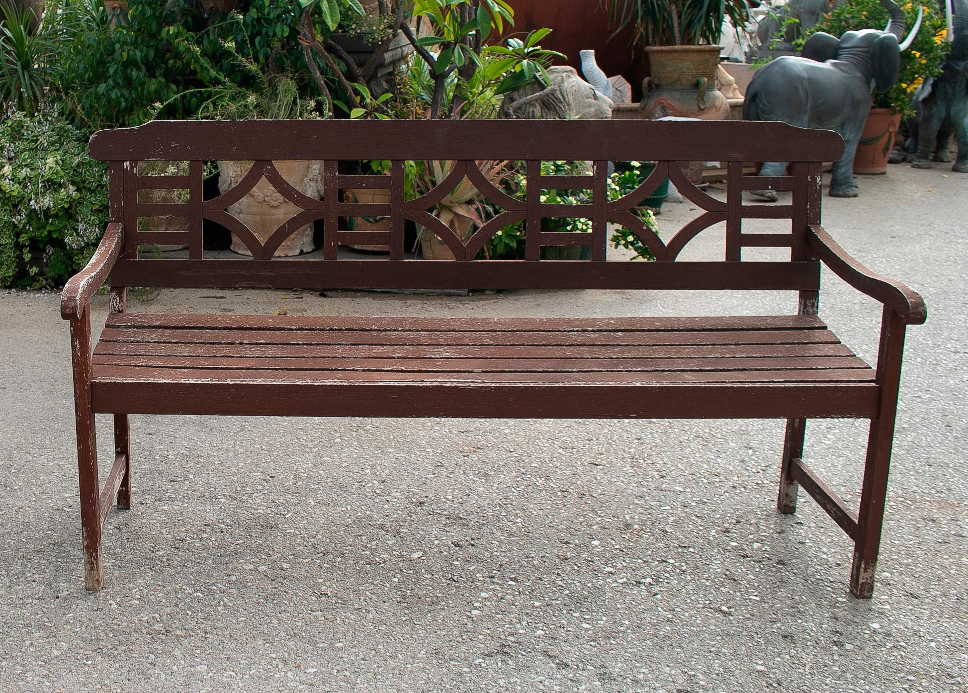 1990s Spanish set of wooden garden bench and two chairs.

Measures: Bench: 90 x 170 x 65cm 
Chairs: 90 x 59 x 60cm

