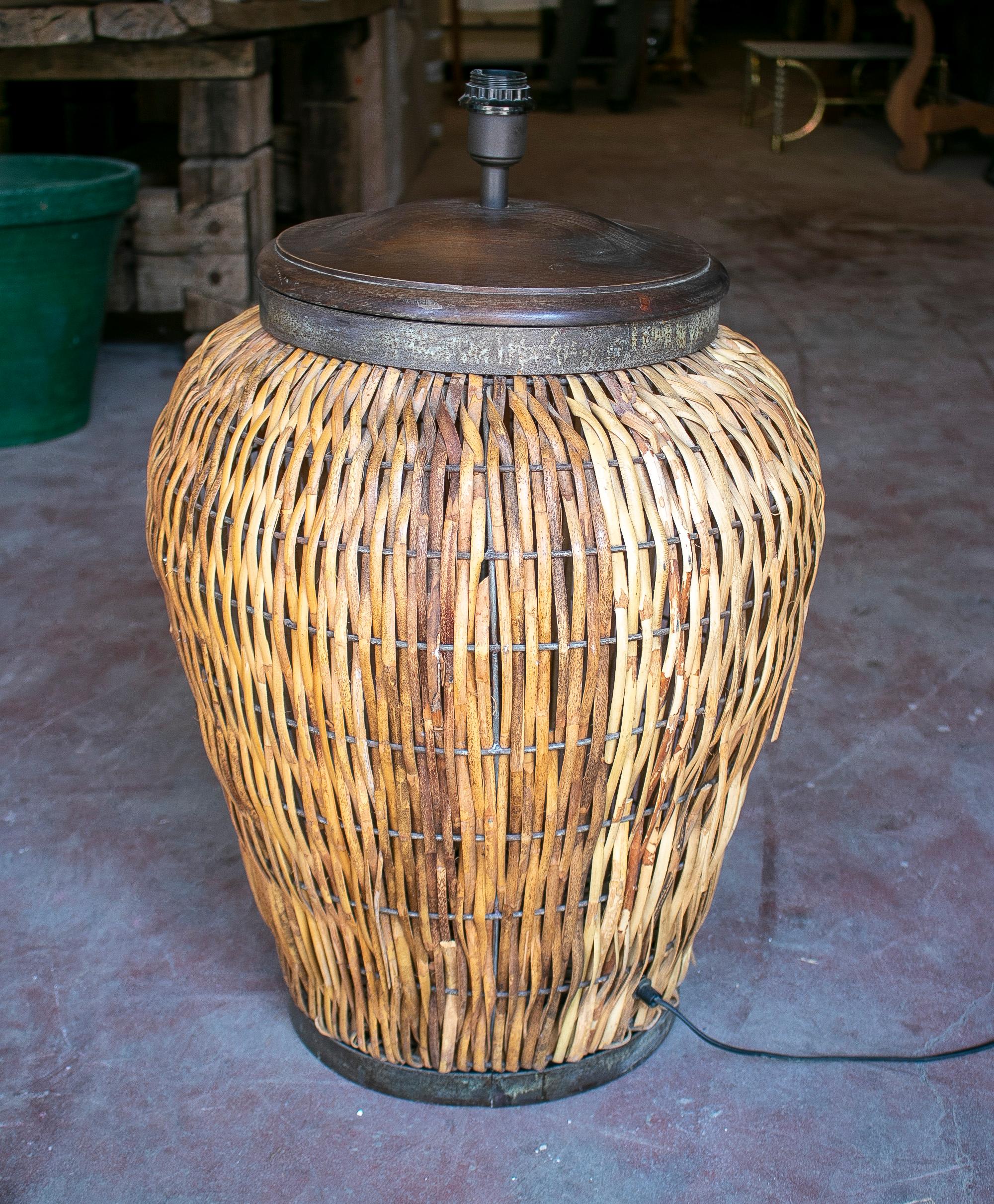 Vintage 1990s Spanish woven wicker and metal table lamp.