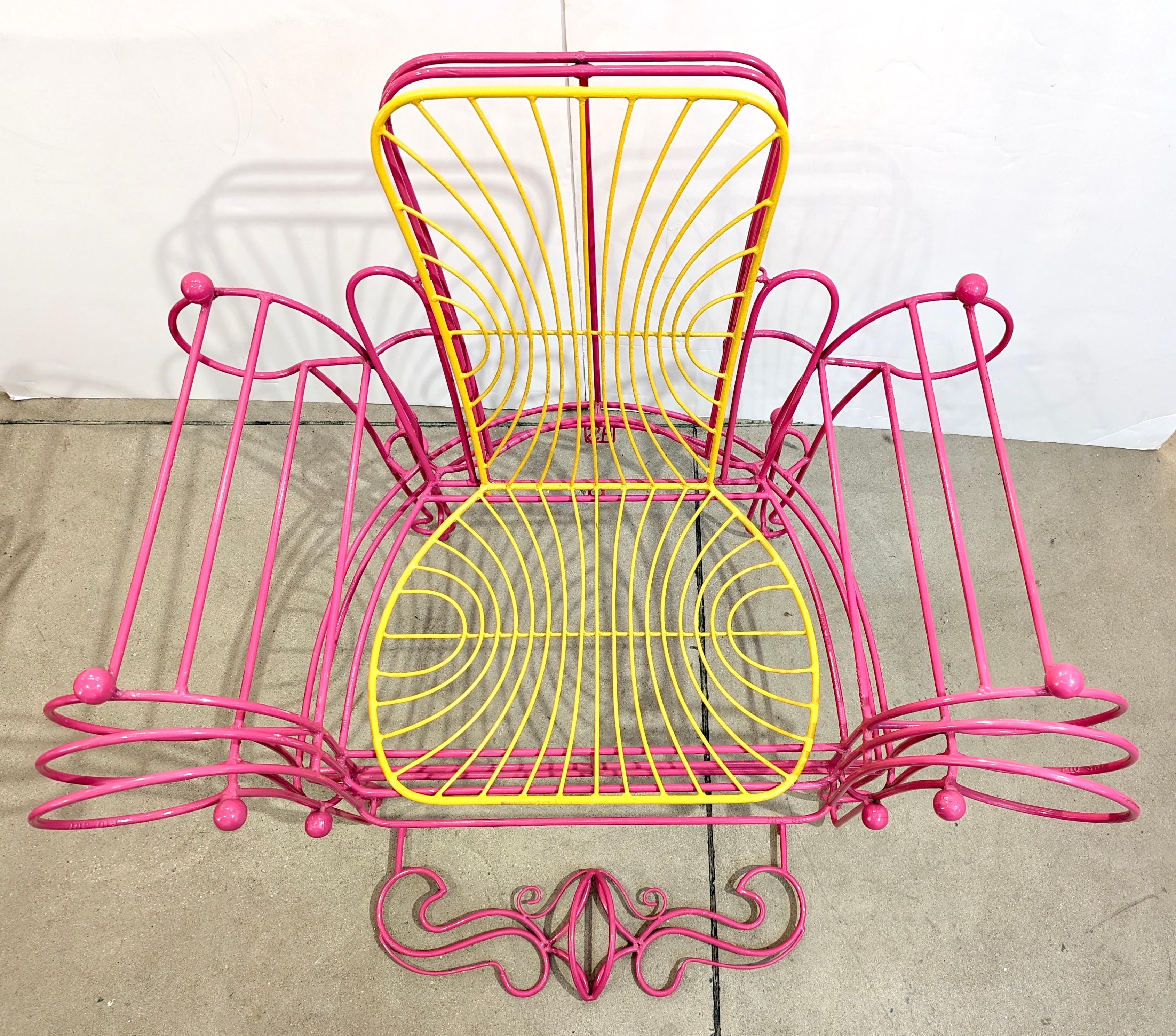 1990er Spazzapan Italienische Pop-Art-Sessel-Skulpturen aus rosa-gelbem Metall, Spazzapan im Angebot 5