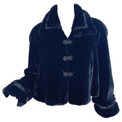 St. John Coat Collection par Marie Gray - Veste en fausse fourrure à paillettes et strasss, années 1990