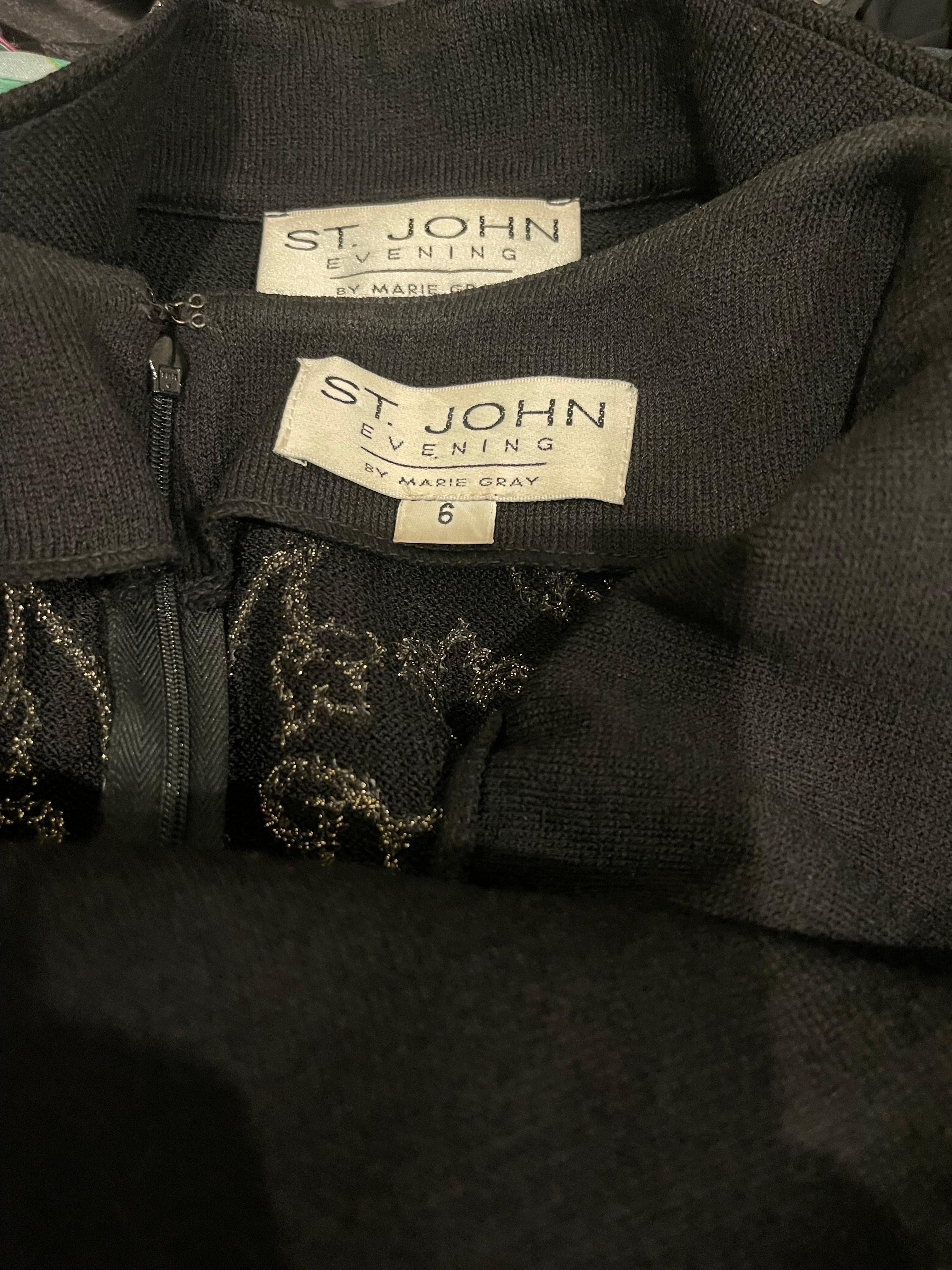 Magnifique robe sans manches en tricot noir ST JOHN EVENING by MARIE GRAY des années 1990 et sa veste assortie ! La maille santana douce et extensible est caractéristique de la marque. La veste est dotée de fermetures auto-agrippantes sur le haut du