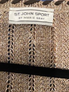 1990er St. John Sport von Marie Gray Petite Taupe Brown Perlenbesetzte Rayon Strickjacke Top