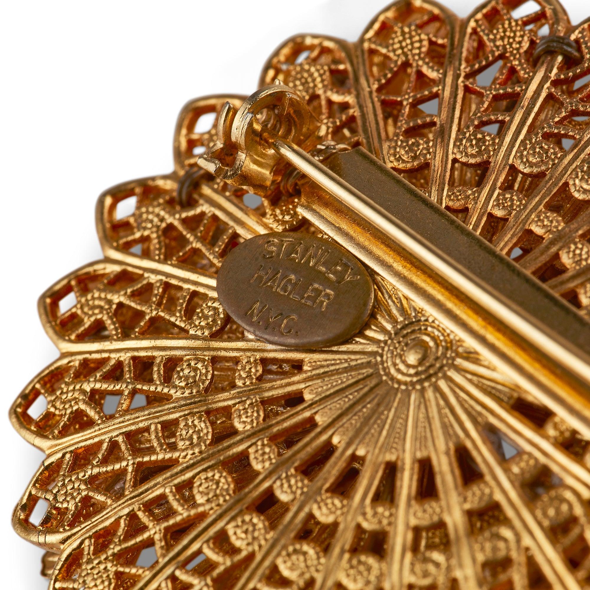 1990er Stanley Hagler Große weiße und rote Blumenbrosche Damen im Angebot