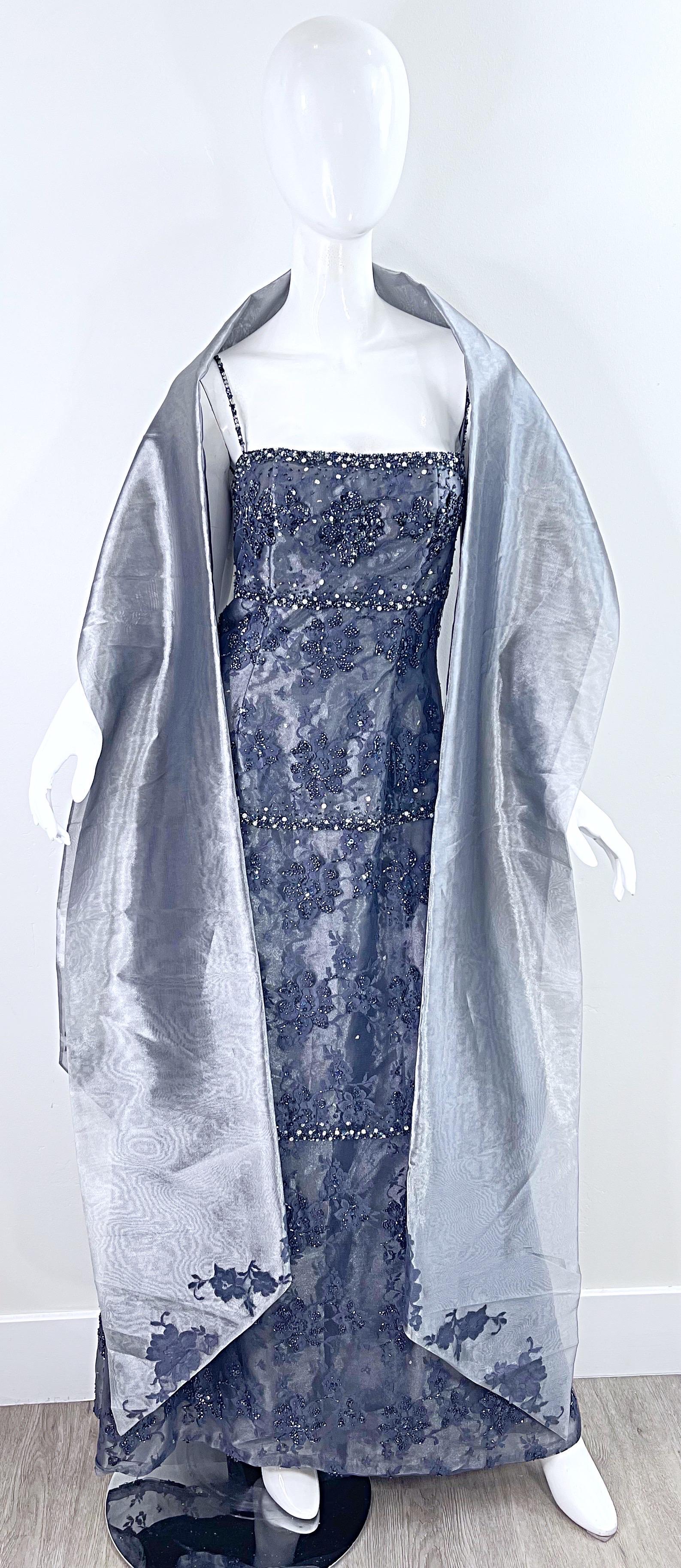 1990s Stephen Yearick Size 6 / 8 Silver Gunmetal Gray Beaded Silk Gown + Shawl In Excellent Condition For Sale In San Diego, CA