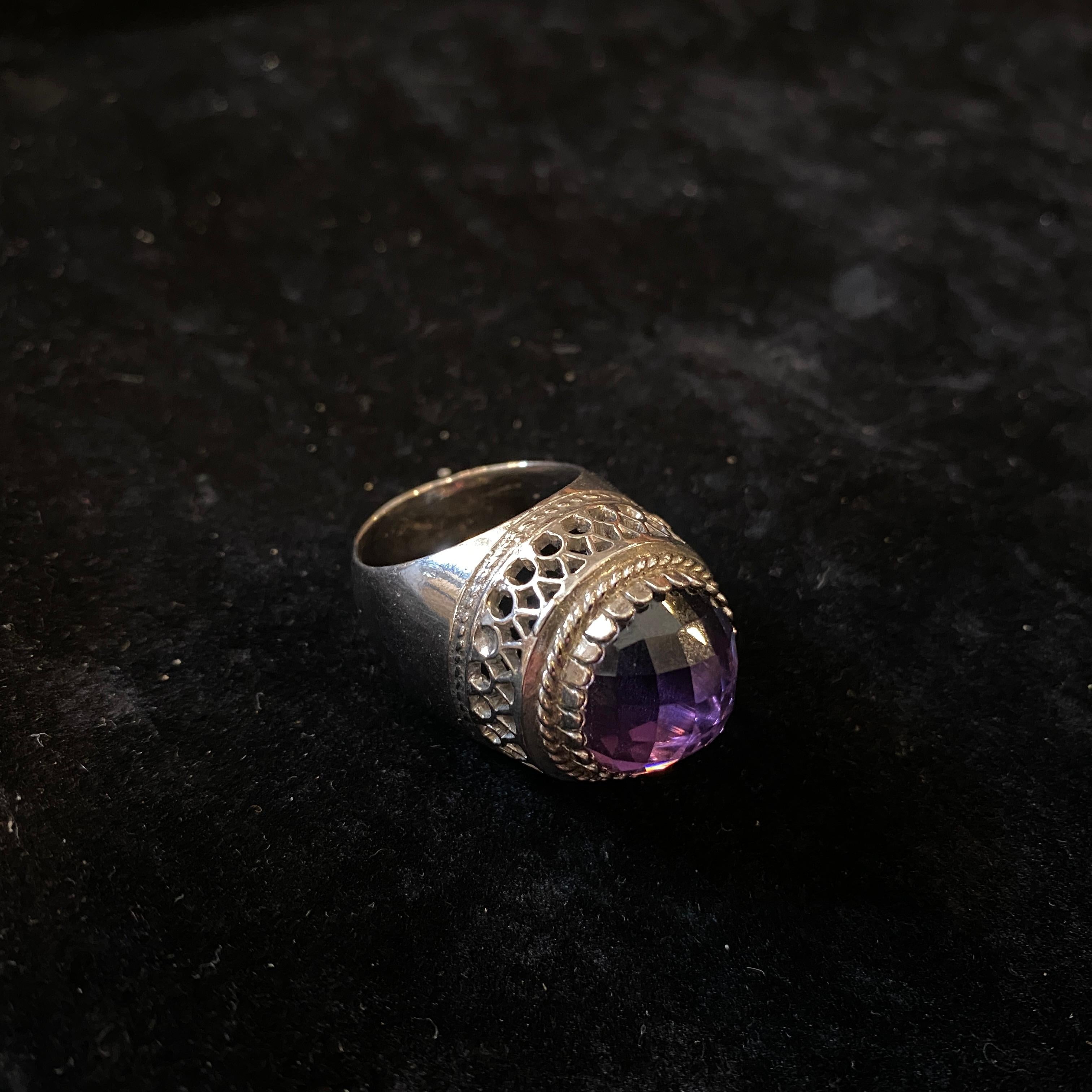 Neoclassical 1990s Sterling Silver and Briolette Amethyst Hydrothermal Quartz Cocktail Ring For Sale