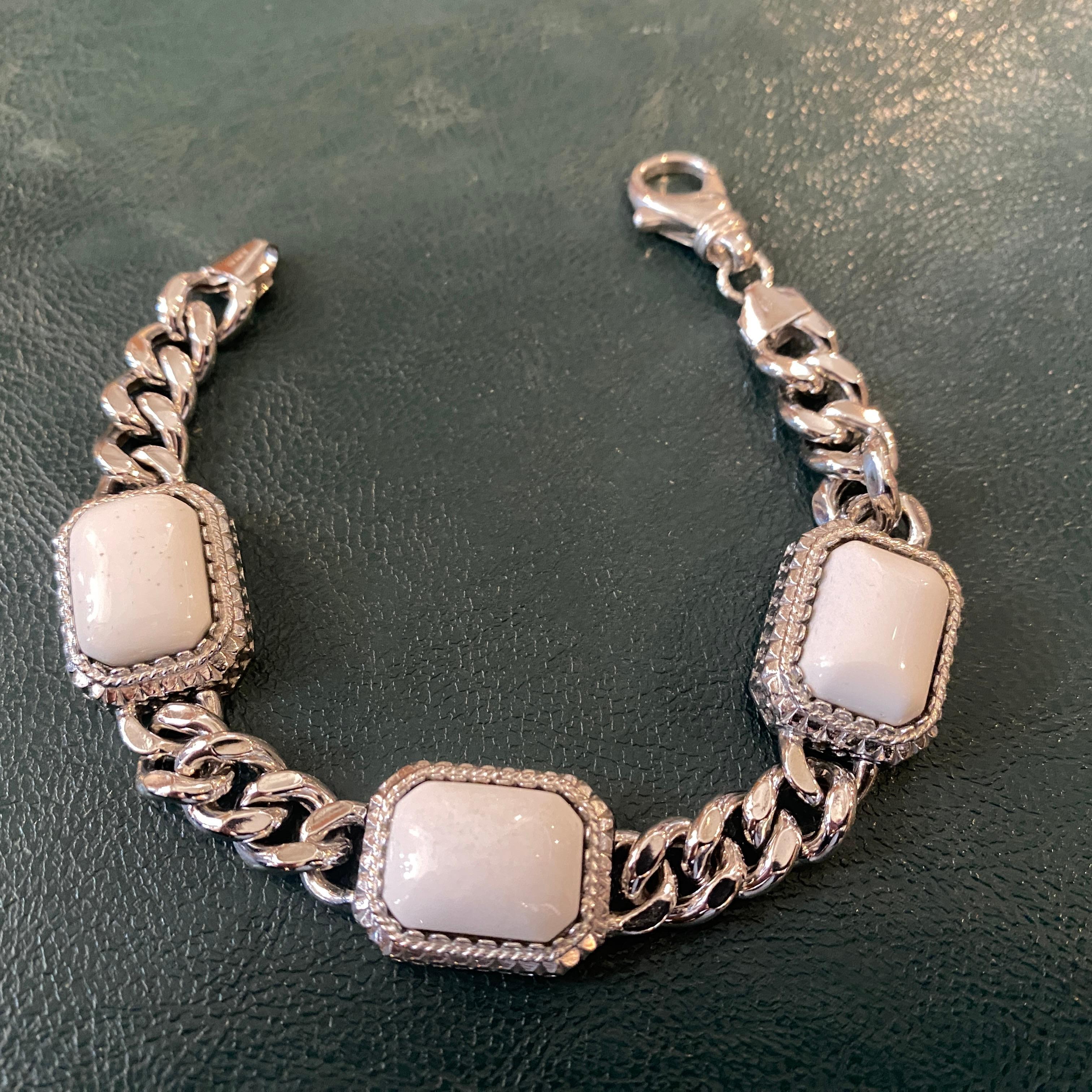 An high quality hand-crafted chanel chain bracelete with three rectangular cabochon white agate manufactured in Italy by Anomis. It's never worn and hall marked. 
