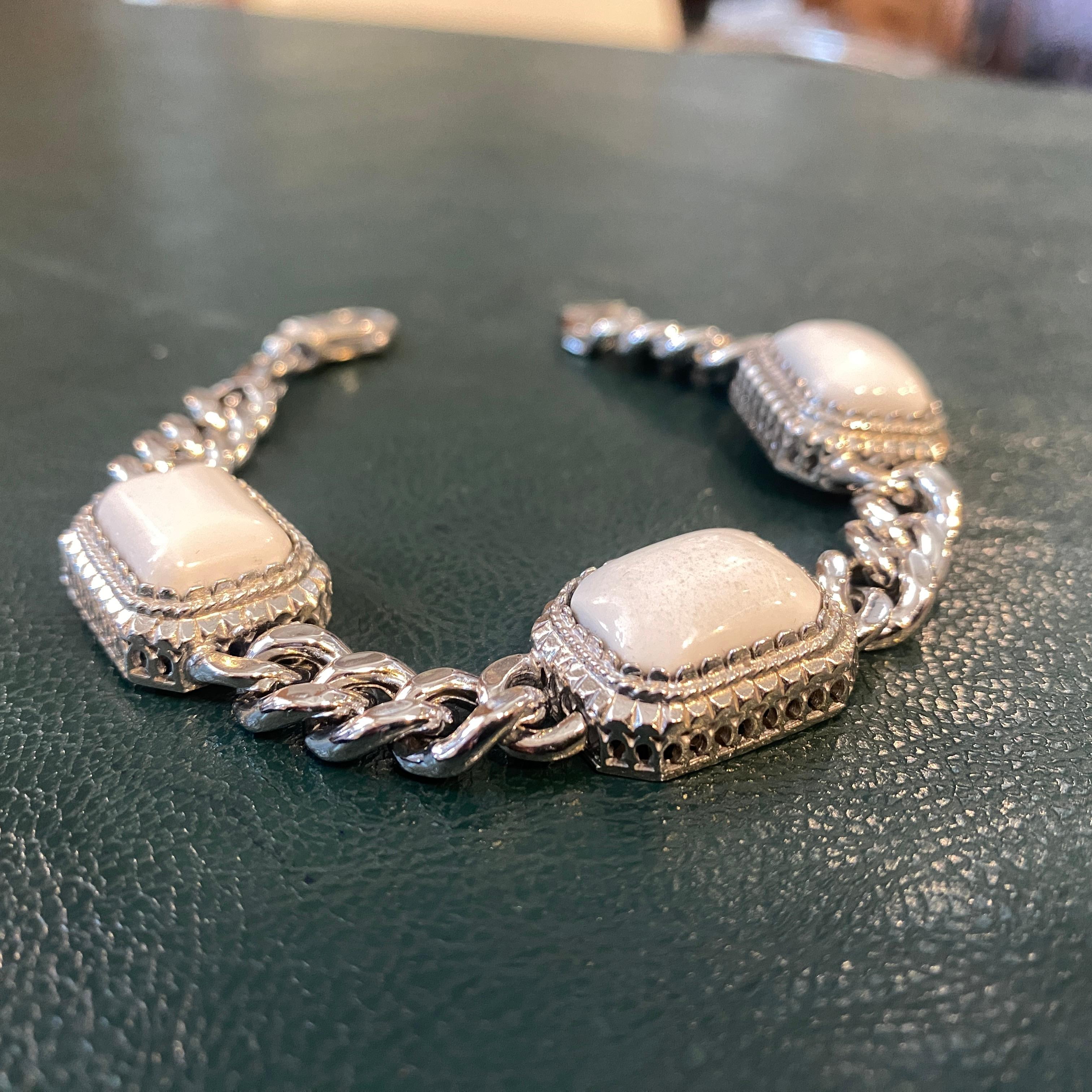 1990s Sterling Silver and White Agate Italian Bracelet by Anomis For Sale 2