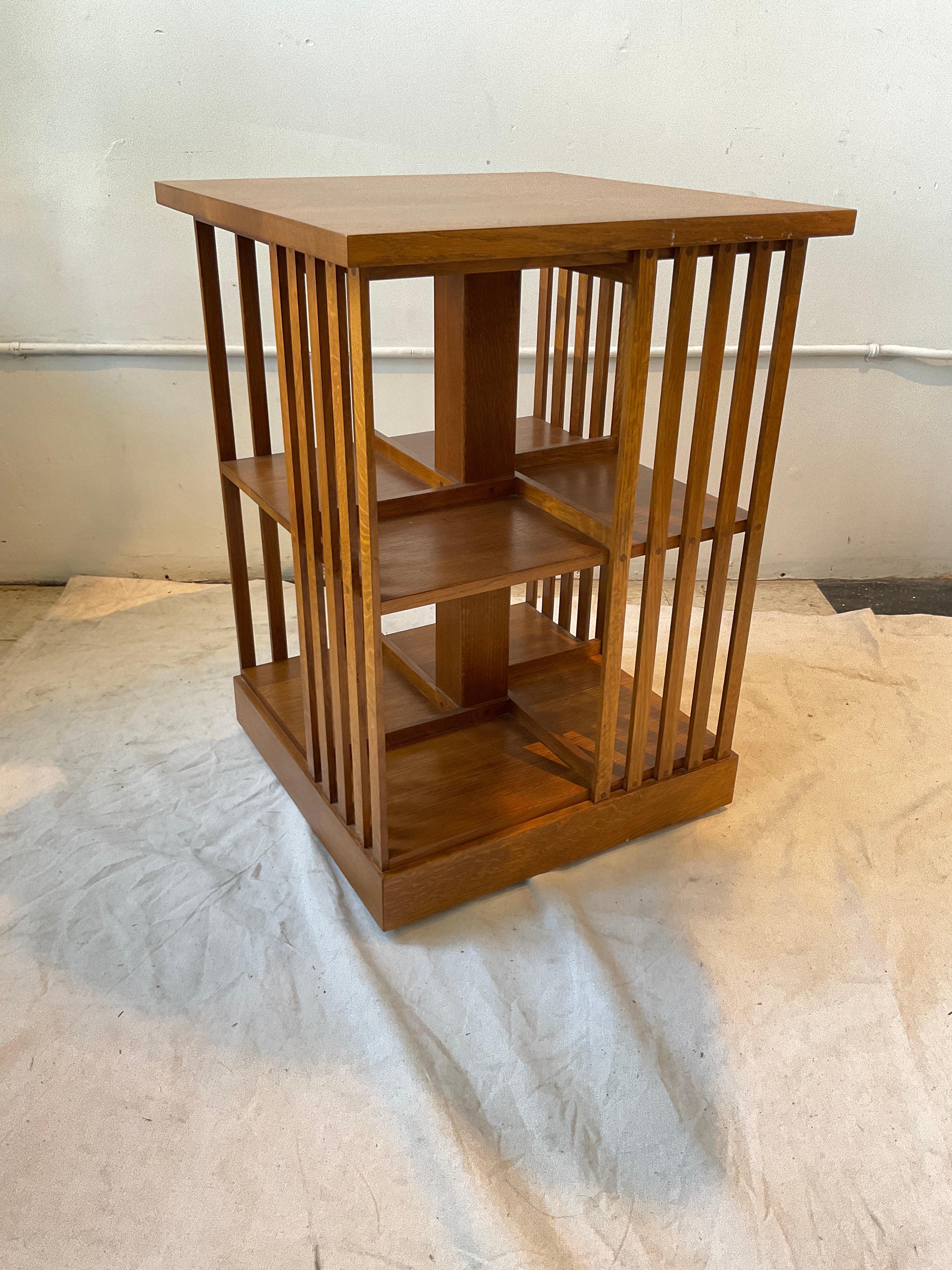 1990s Stickley Revolving Bookcase In Good Condition In Tarrytown, NY