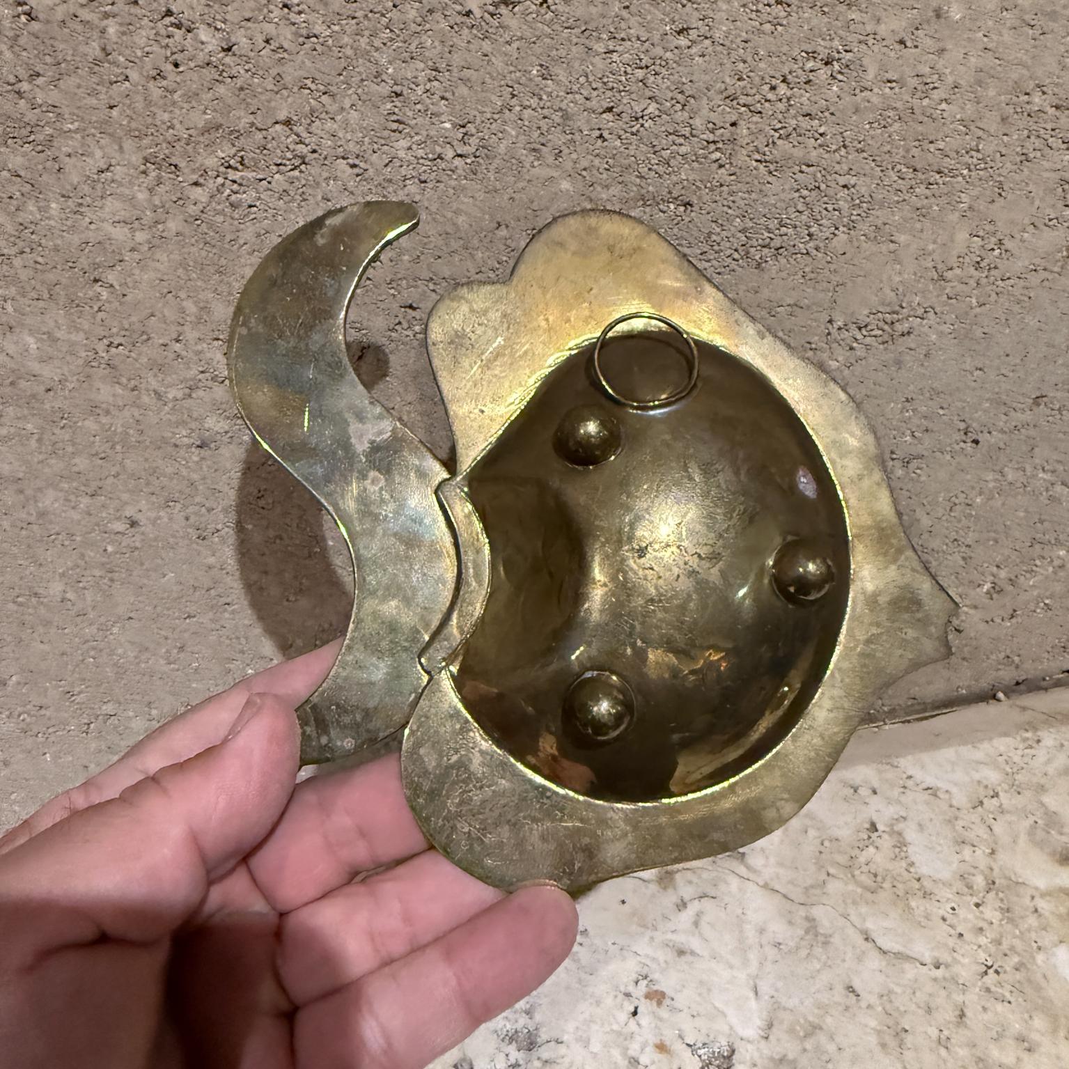 Plato de Pescado de Piedra de Metal Mixto Estilo Años 90 de Los Castillo en venta 12