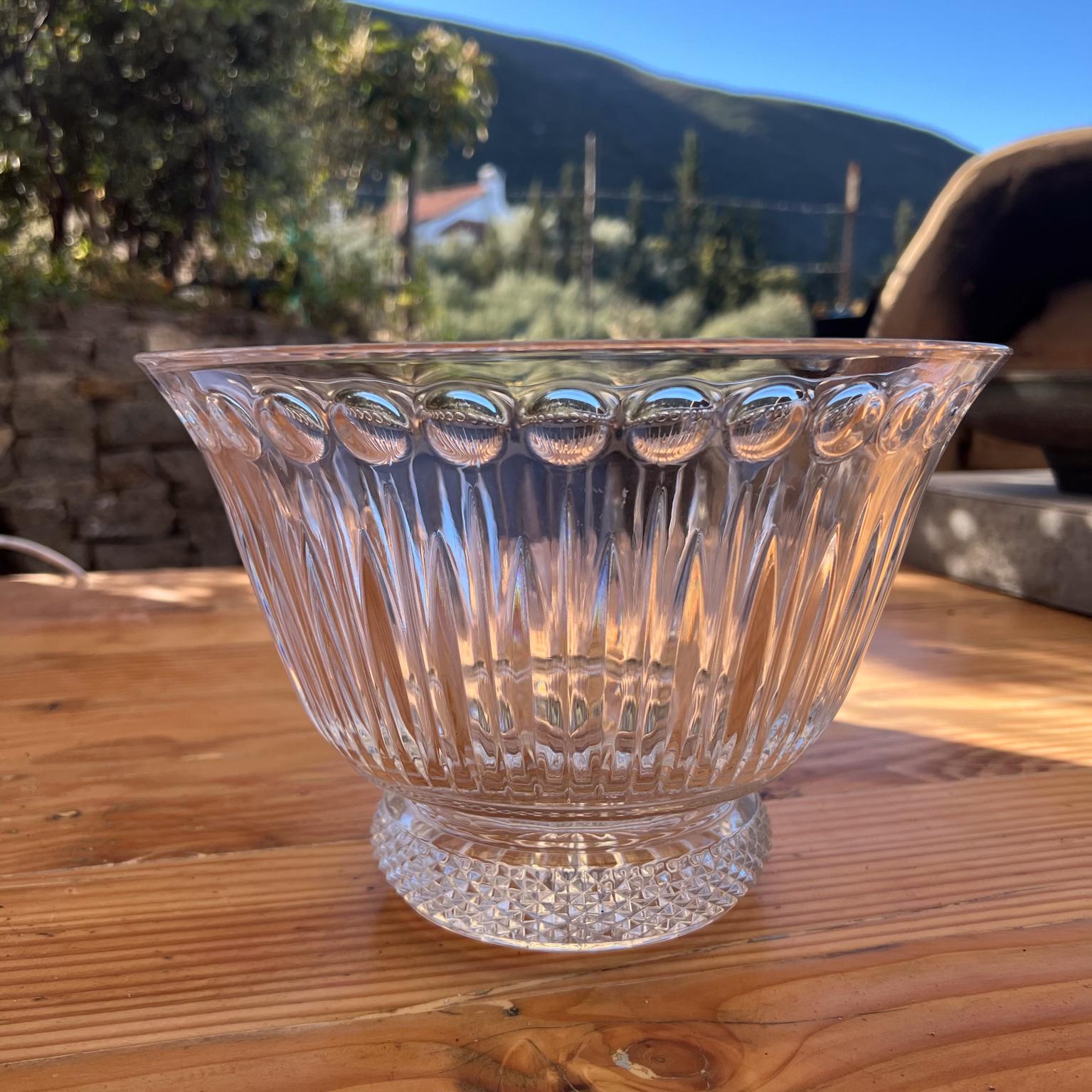 1990s Sutton Place Crystal Centerpiece Bowl by Godinger In Good Condition For Sale In Chula Vista, CA