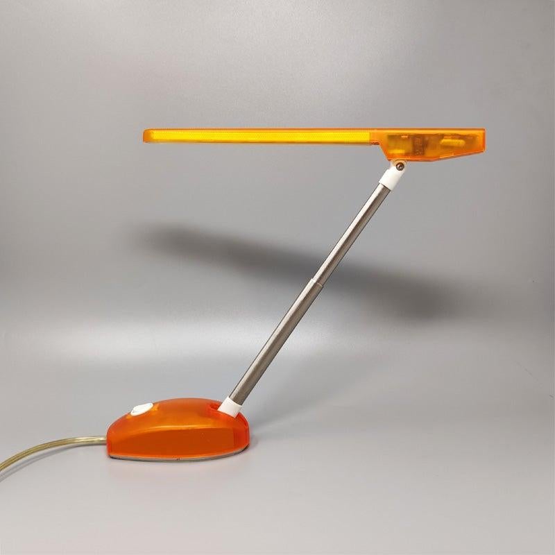 1990er Jahre, Tischlampe Microlight von Ernesto Gismondi für Artemide (Moderne der Mitte des Jahrhunderts) im Angebot