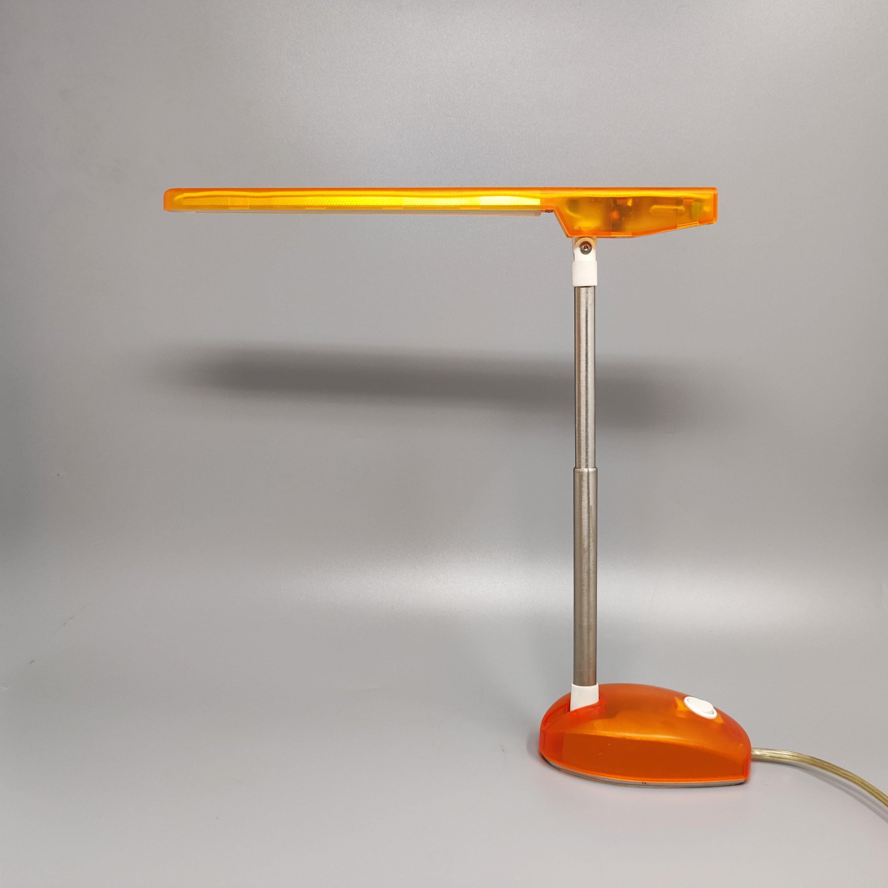 1990er Jahre, Tischlampe Microlight von Ernesto Gismondi für Artemide (Kunststoff) im Angebot