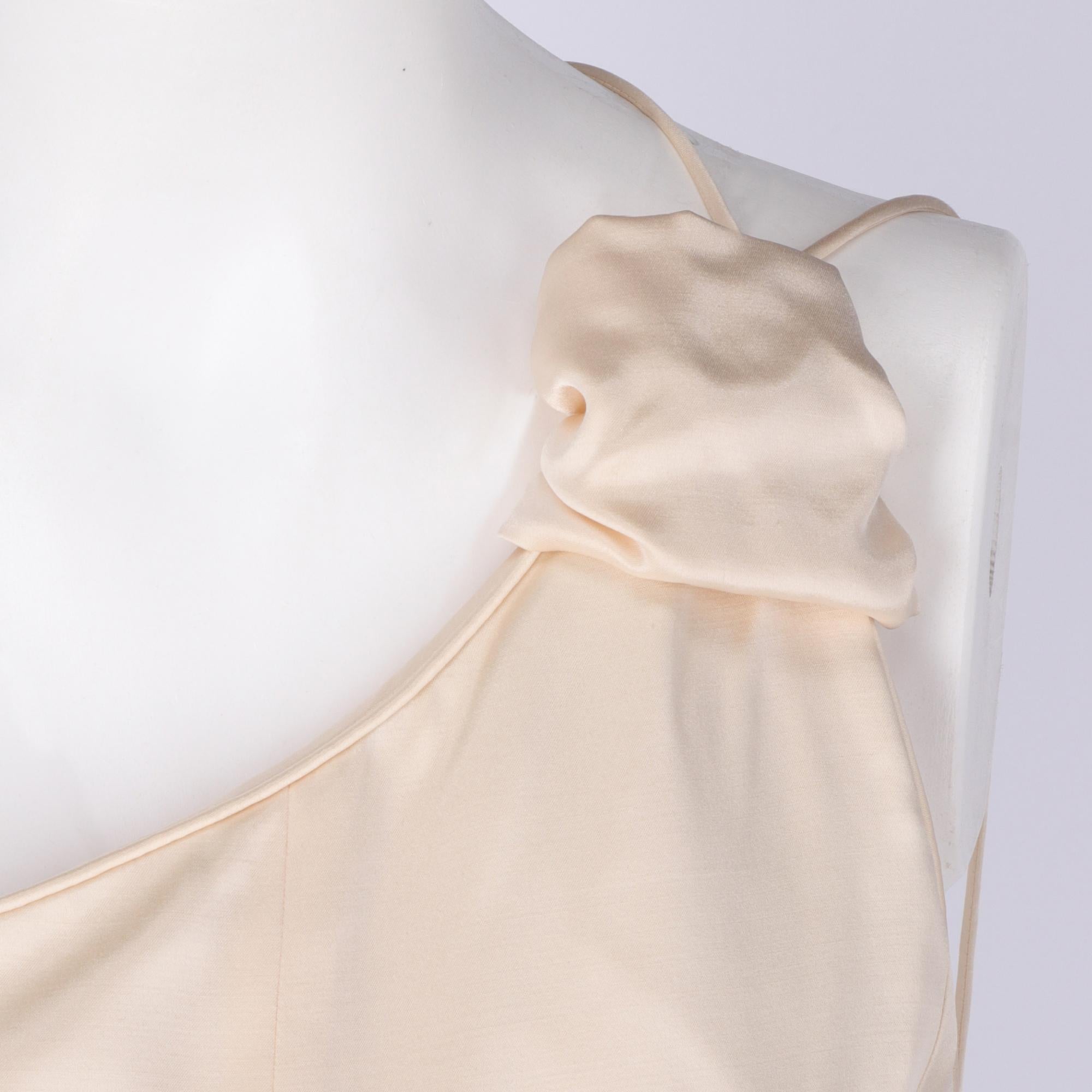1990er Tailored One-Shoulder Brautkleid im Angebot 3