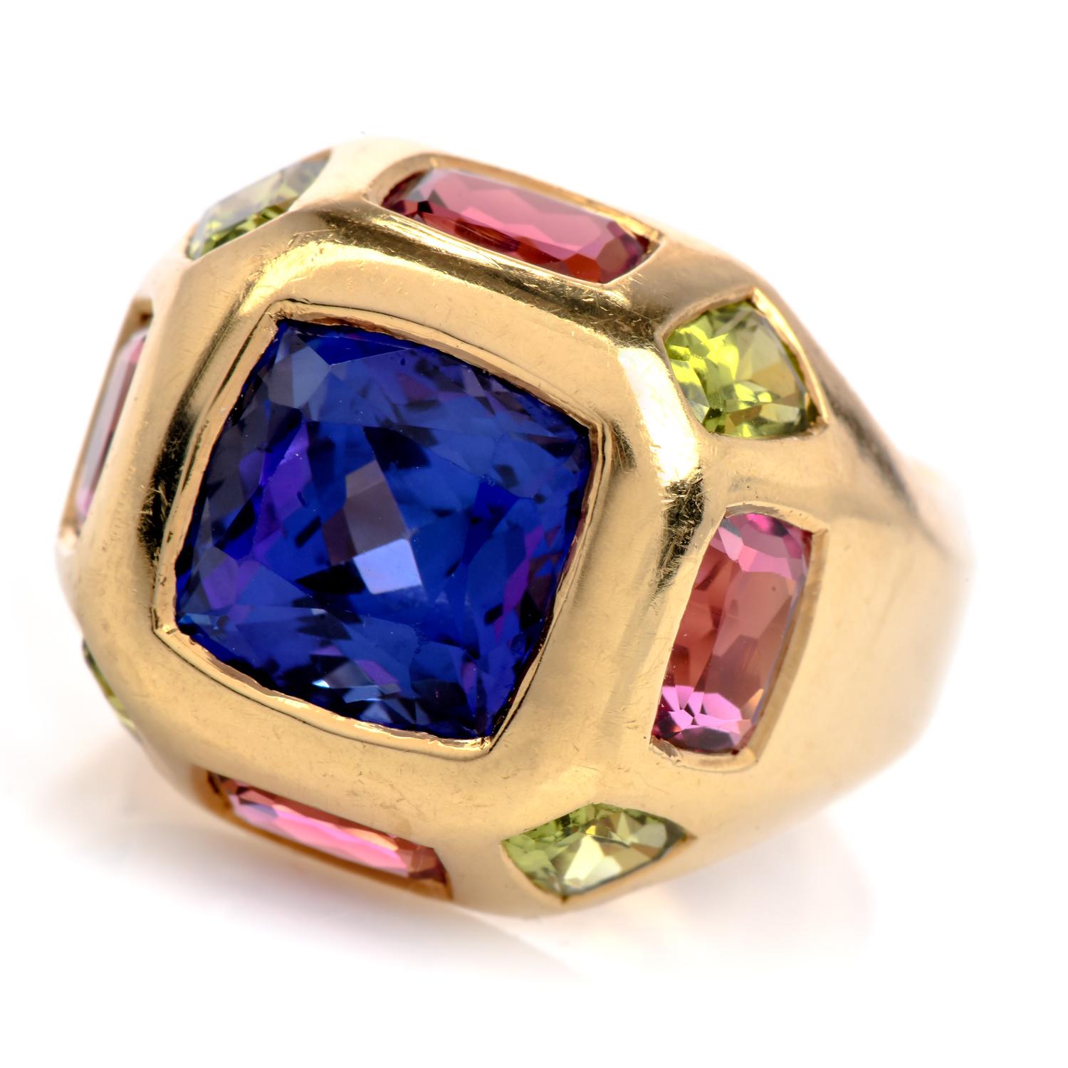 Anello dichiarato con tanzanite e tormalina di proprietà

Forgiato in oro a 18 carati, vanta un magnifico  Il cuore è costituito da una tanzanite naturale di circa 6,00 carati. La gemma con taglio a cuscino emana una profonda tonalità blu-viola, che