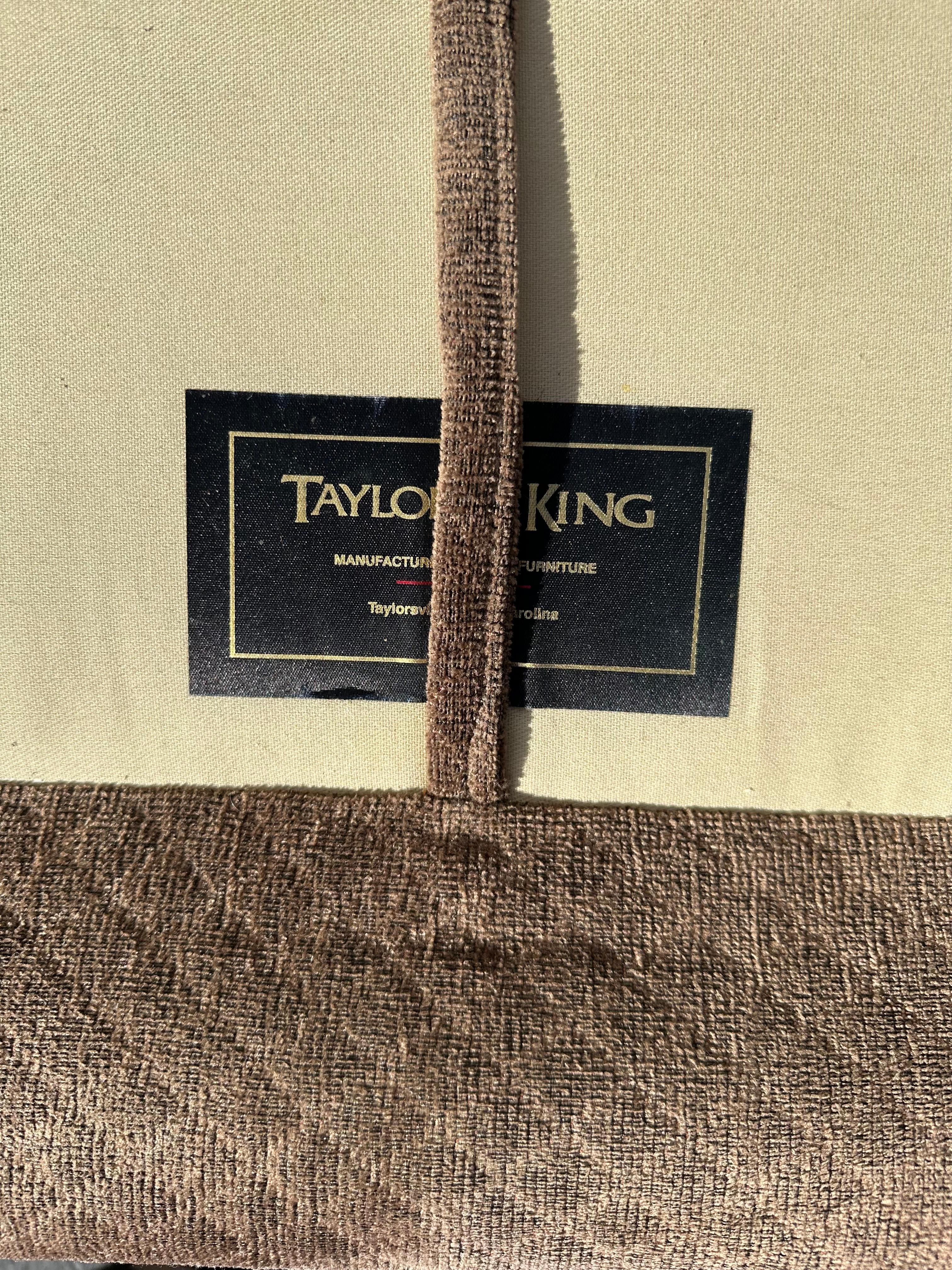 1990er Taylor King XL Chenille Rollende Sessel im englischen Knole-Stil, 2er-Set, Taylor King XL im Angebot 12