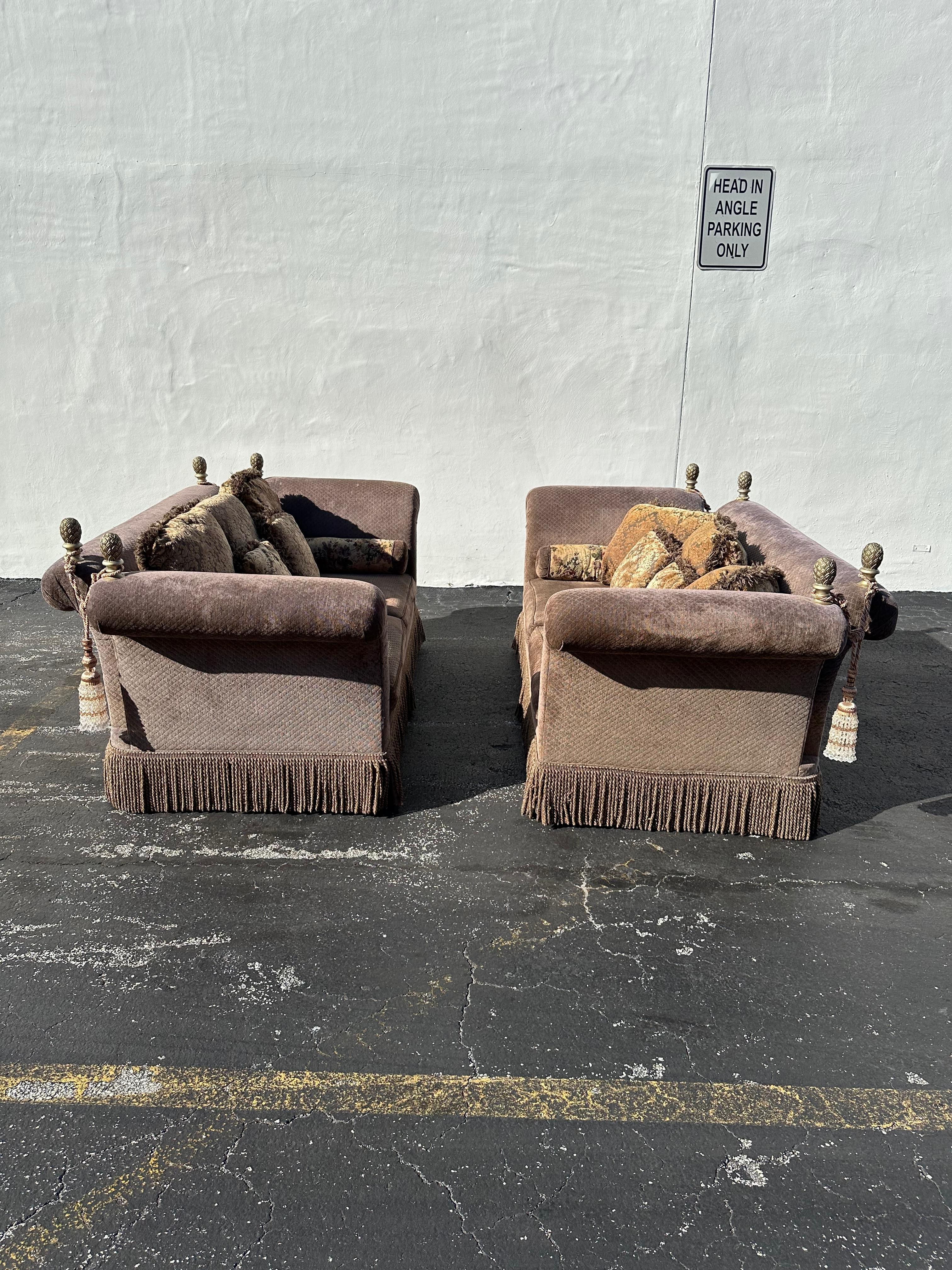 1990er Taylor King XL Chenille Rollende Sessel im englischen Knole-Stil, 2er-Set, Taylor King XL im Zustand „Gut“ im Angebot in Fort Lauderdale, FL