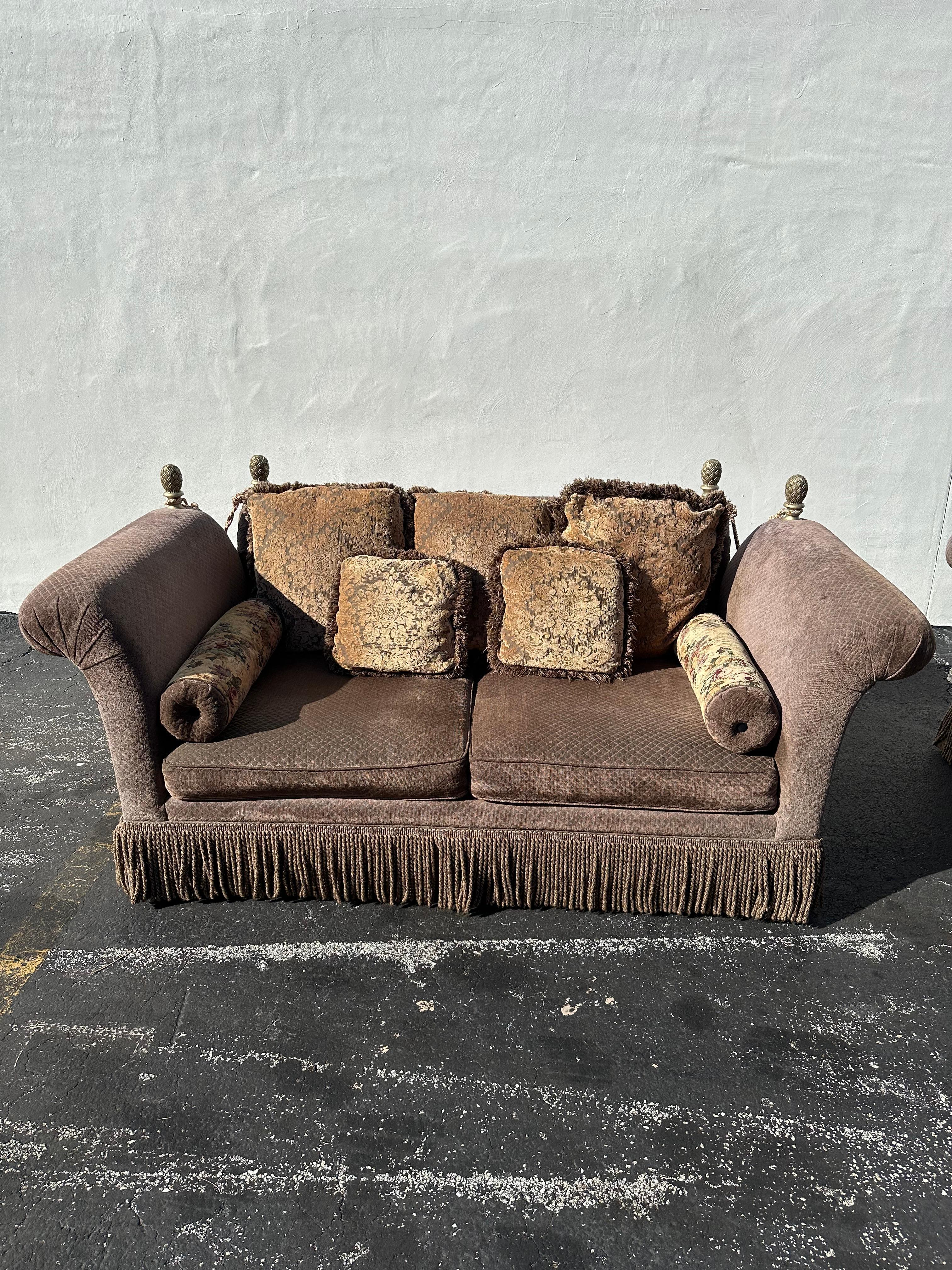1990er Taylor King XL Chenille Rollende Sessel im englischen Knole-Stil, 2er-Set, Taylor King XL im Angebot 1