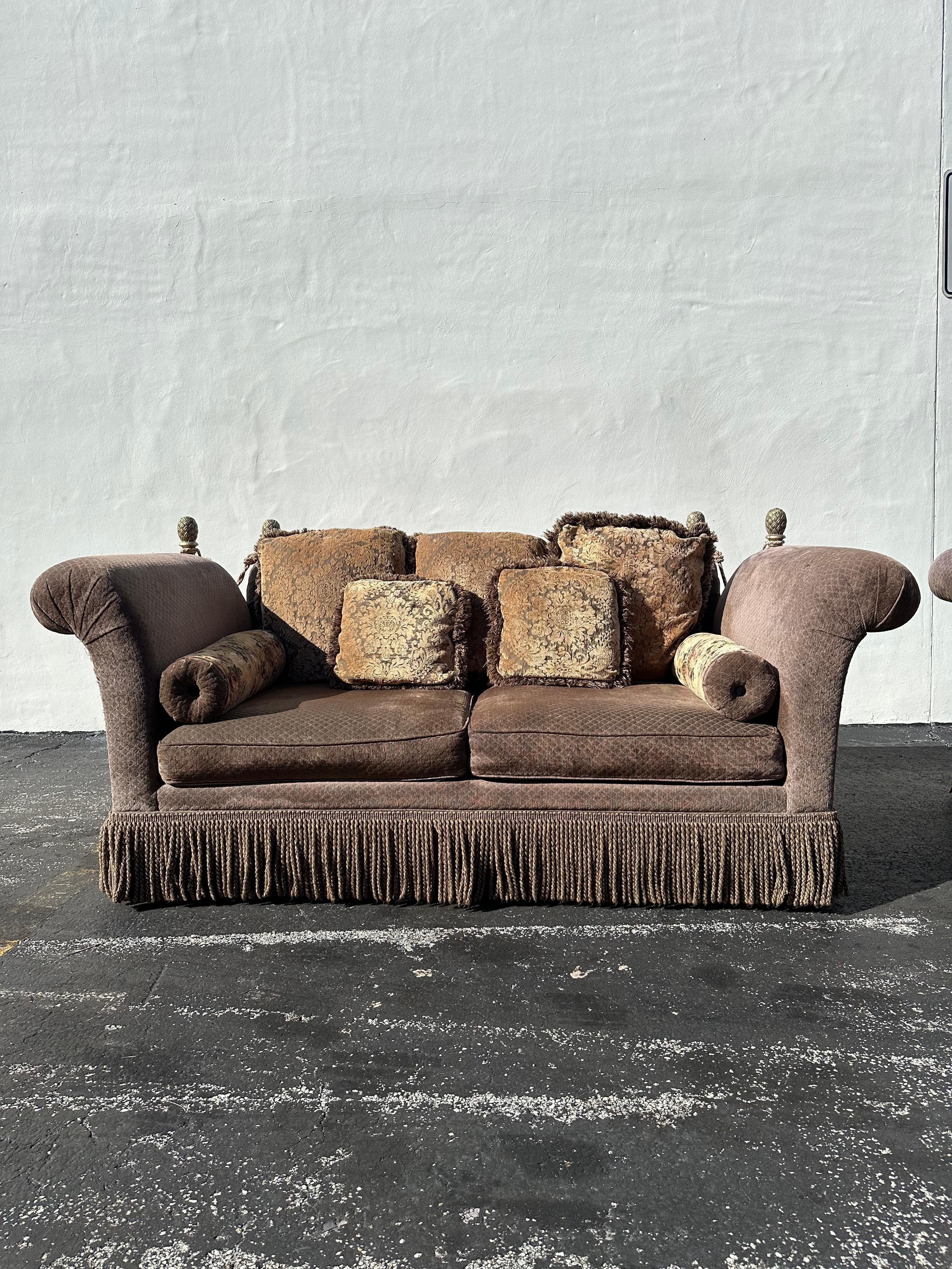 1990er Taylor King XL Chenille Rollende Sessel im englischen Knole-Stil, 2er-Set, Taylor King XL im Angebot 2