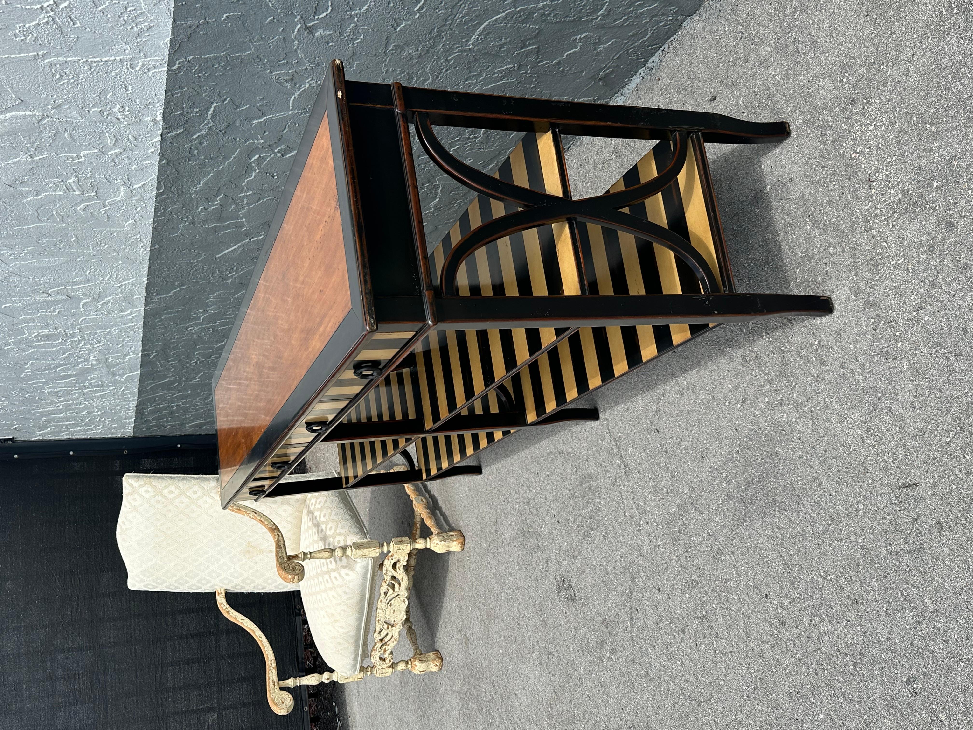 1990 Theodore Alexander Table console bibliothèque à rayures peintes en vente 3