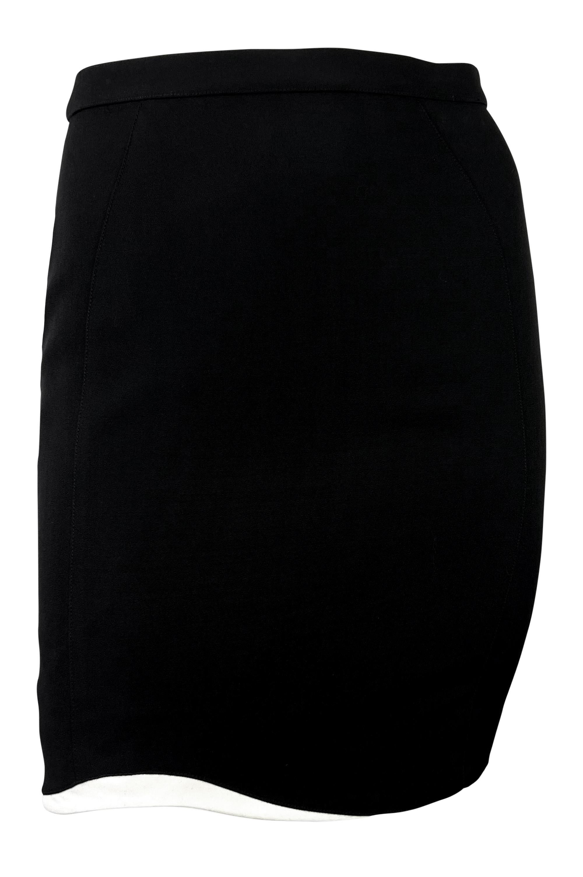 Thierry Mugler anni '90, abito con gonna a fiocco asimmetrico scolpito bianco e nero in vendita 2
