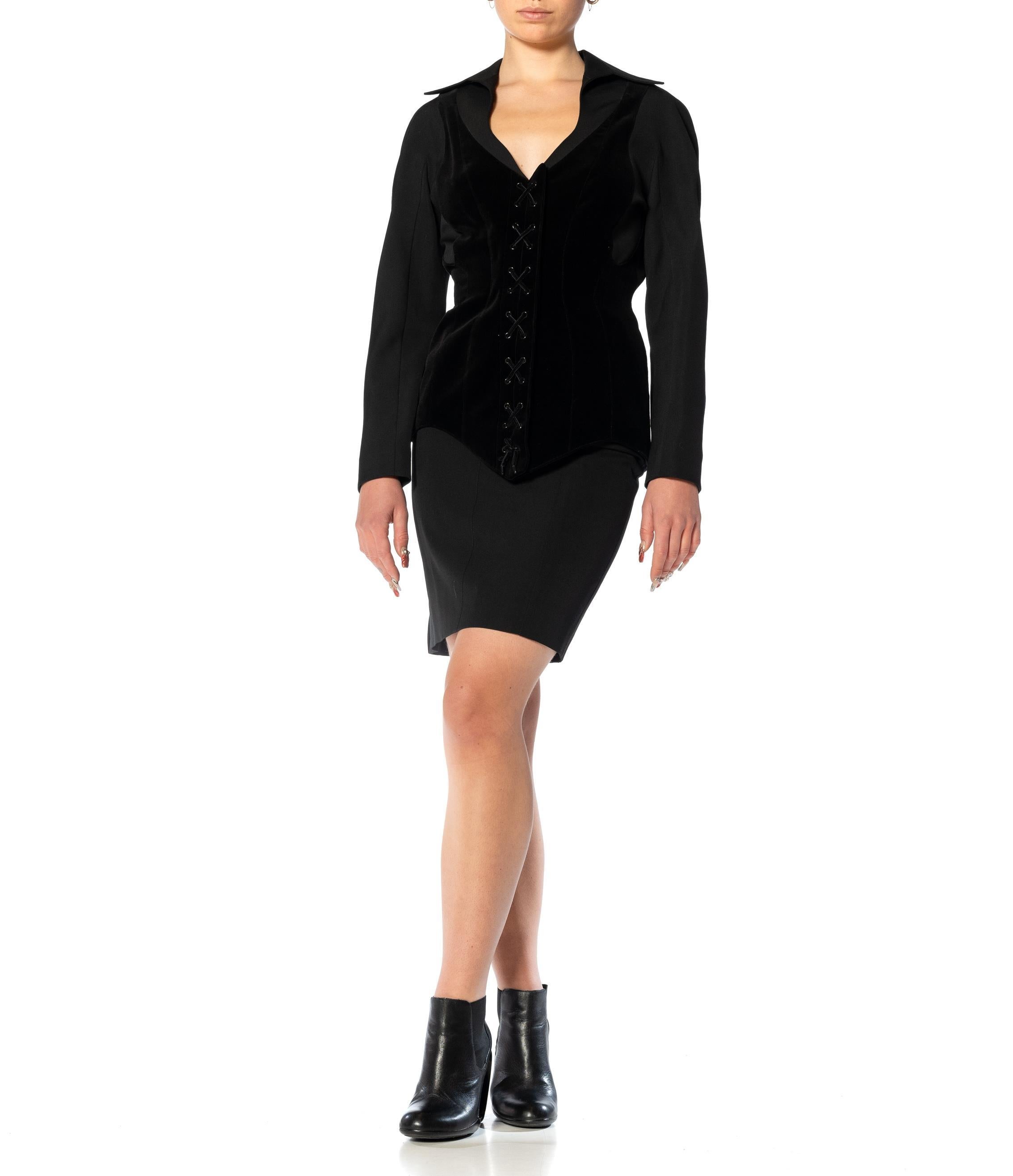 1990S THIERRY MUGLER Combinaison jupe en laine et velours noir avec faux corset lacé Deta en vente 8