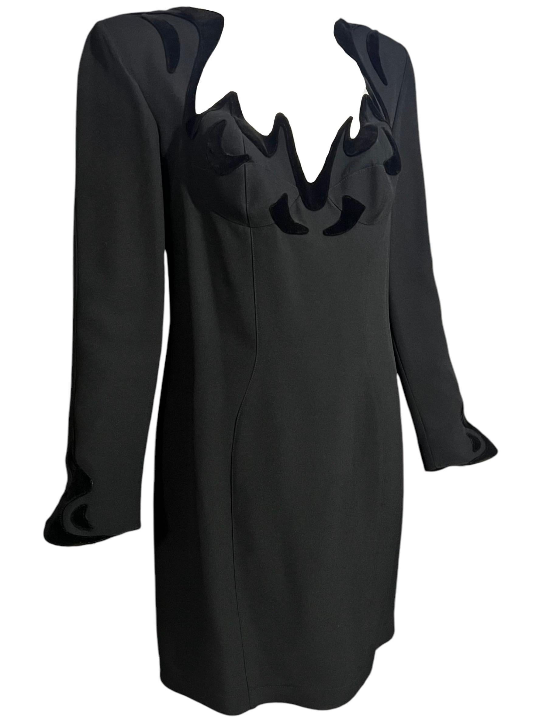 Nero Abito anni '90 di Thierry Mugler con bordi in velluto nero in vendita