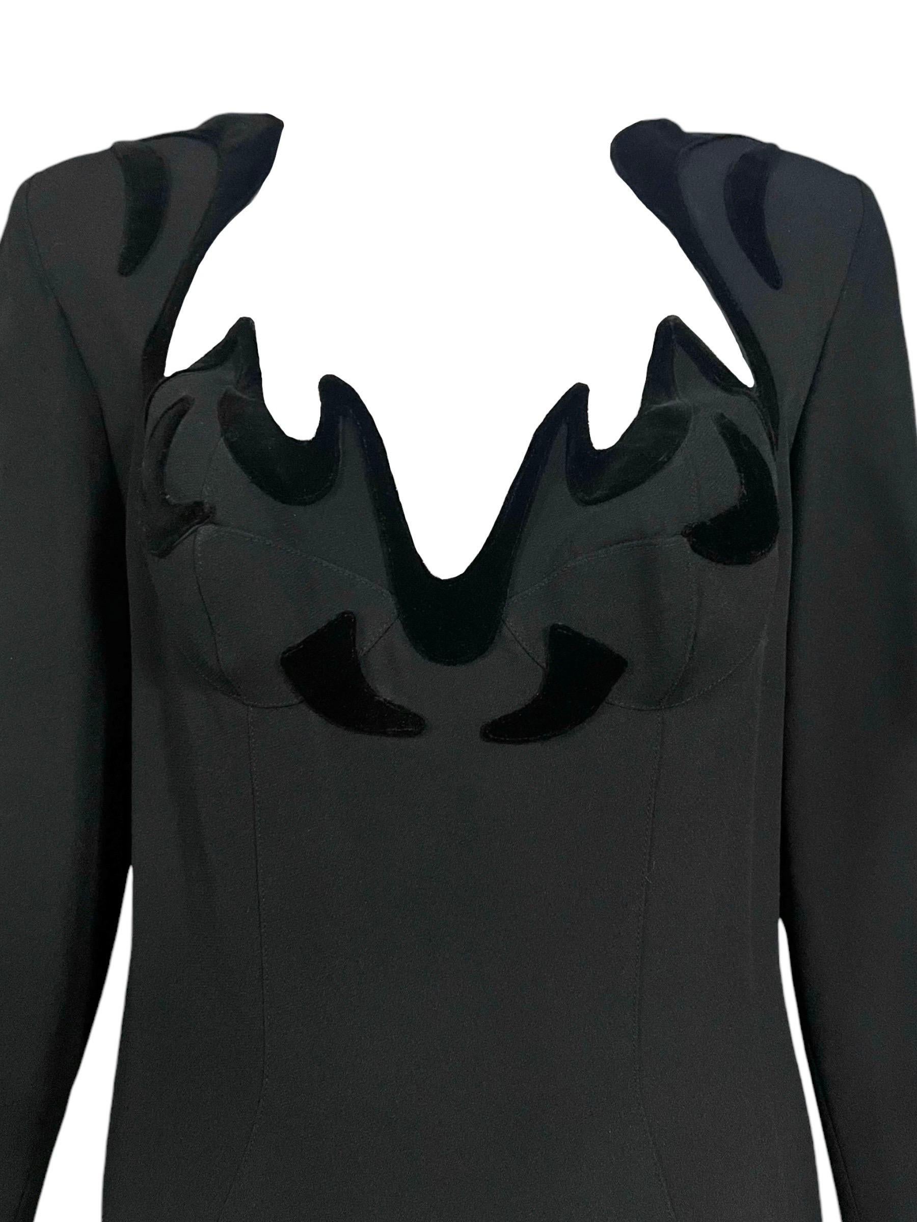 Abito anni '90 di Thierry Mugler con bordi in velluto nero In condizioni ottime in vendita a Concord, NC