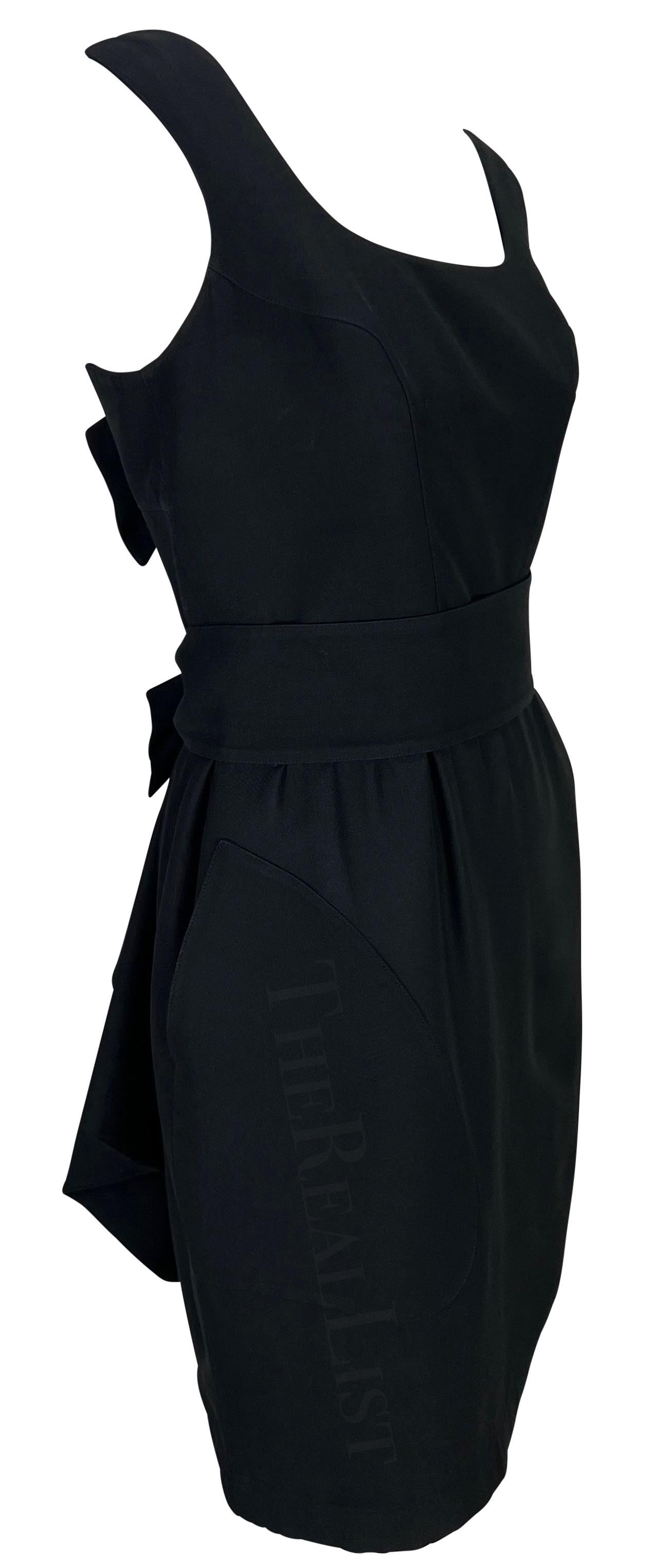 Thierry Mugler petite robe noire ceinturée à double nœud des années 1990 en vente 1