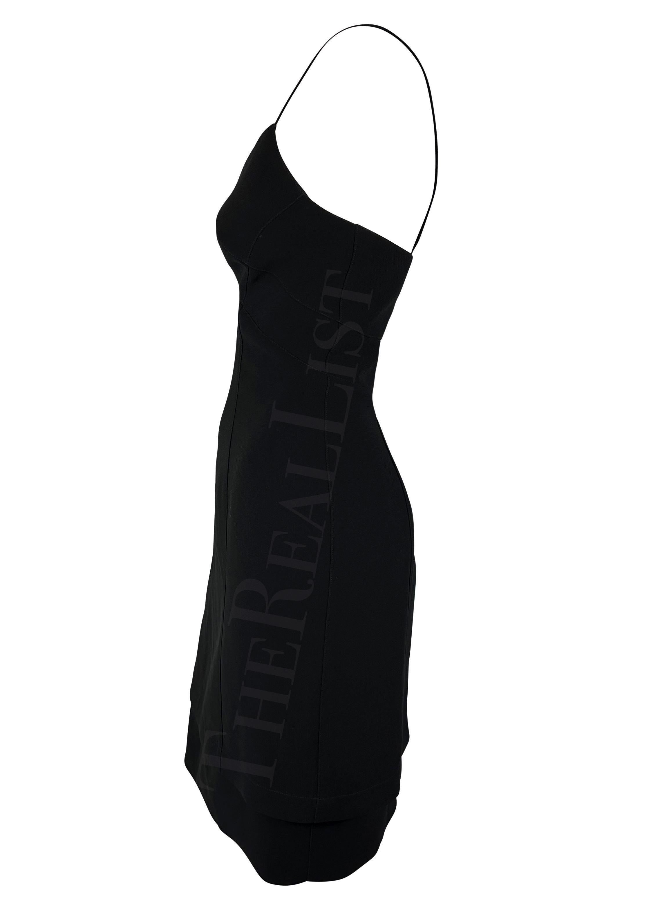 1990er Thierry Mugler Kleines schwarzes gestuftes Mini-Slipkleid (Schwarz) im Angebot