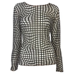 Thierry Mugler anni '90: top a maniche lunghe in rete beige con stampa op art.