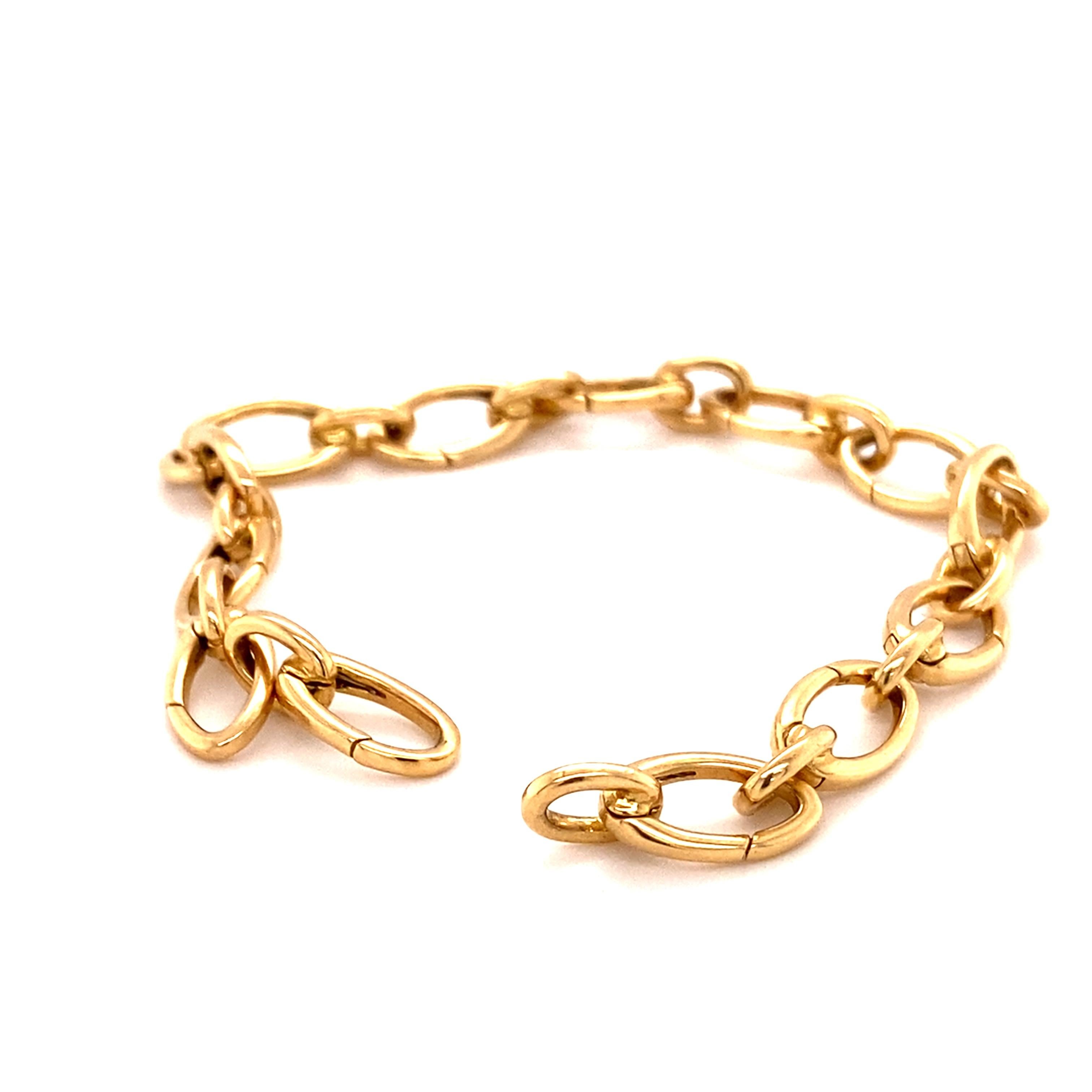 Item Details:
Designer: Tiffany and Co.
Length: 7 inches
Metal: 18 karat Yellow Gold
Weight: 16.4 grams
Hallmark: T&CO. 750 ITALY

Item Features:
This beautiful Tiffany & Co. bracelet made in Italy in the 1990s is 18 karat yellow gold with 25 well