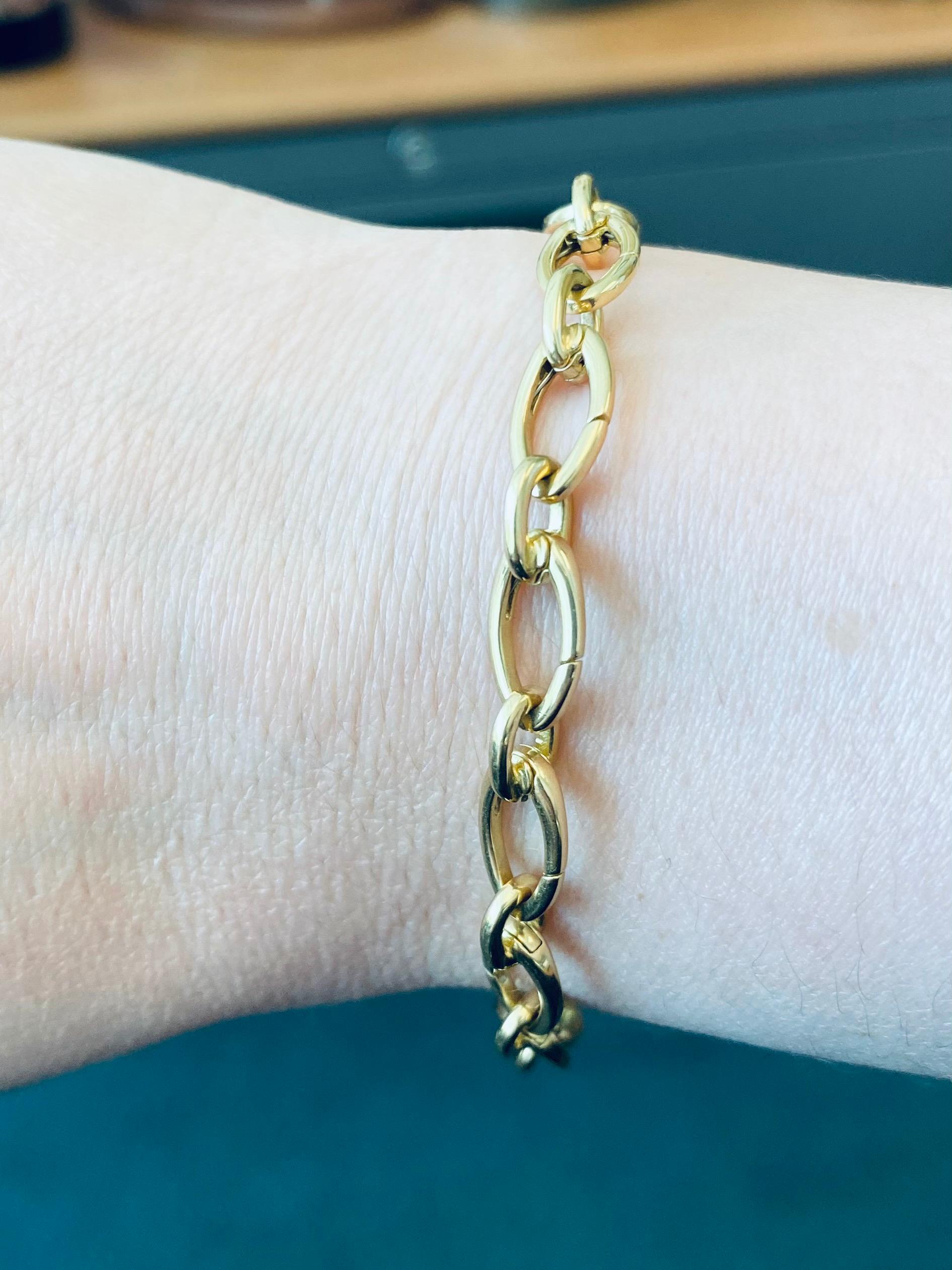 1990s Tiffany & Co. Oval Link Bracelet, 18 Karat Yellow Gold In Excellent Condition In Atlanta, GA
