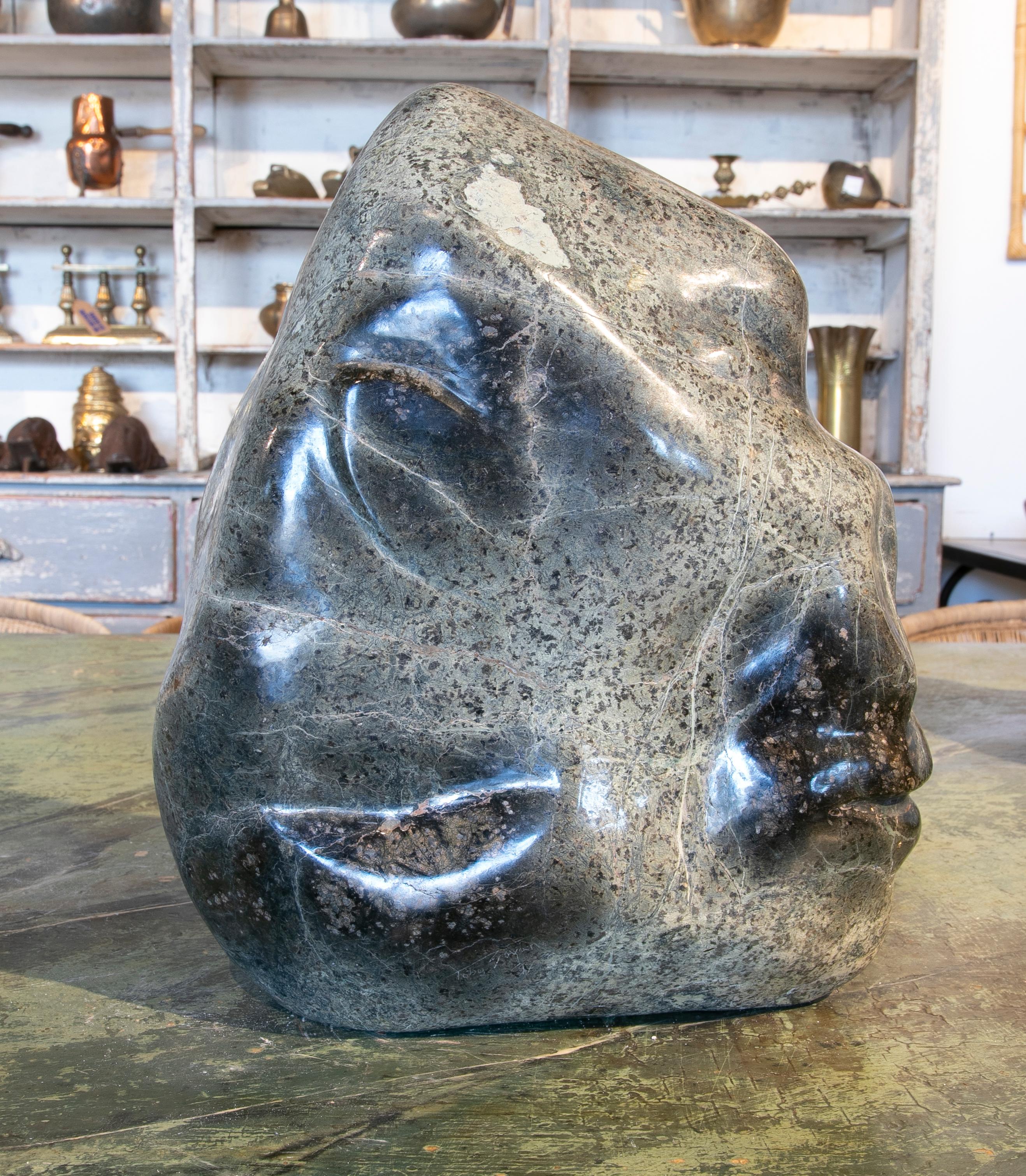 1990er Jahre Toby Govan Serpentinen-Marmor- Gorilla-Skulptur im Angebot 2