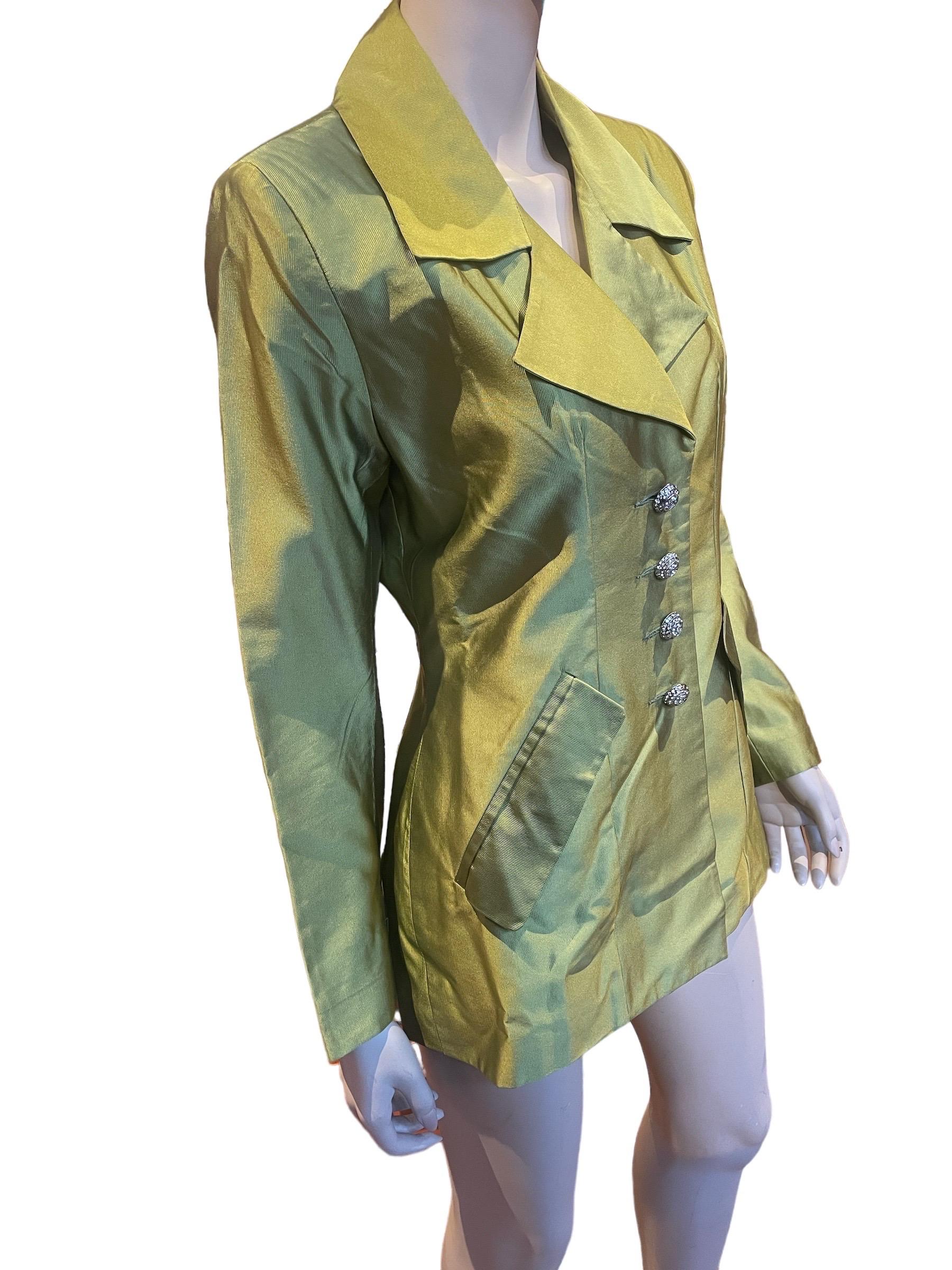 1990s Todd Oldham Silky Olive Green Blazer with Floral Lining 

Beautiful 90s silky olive green blazer with adorable floral lining. Small stained pictured on sleeve and 1 rhinestone missing from the first two buttons. Not very noticeable. 