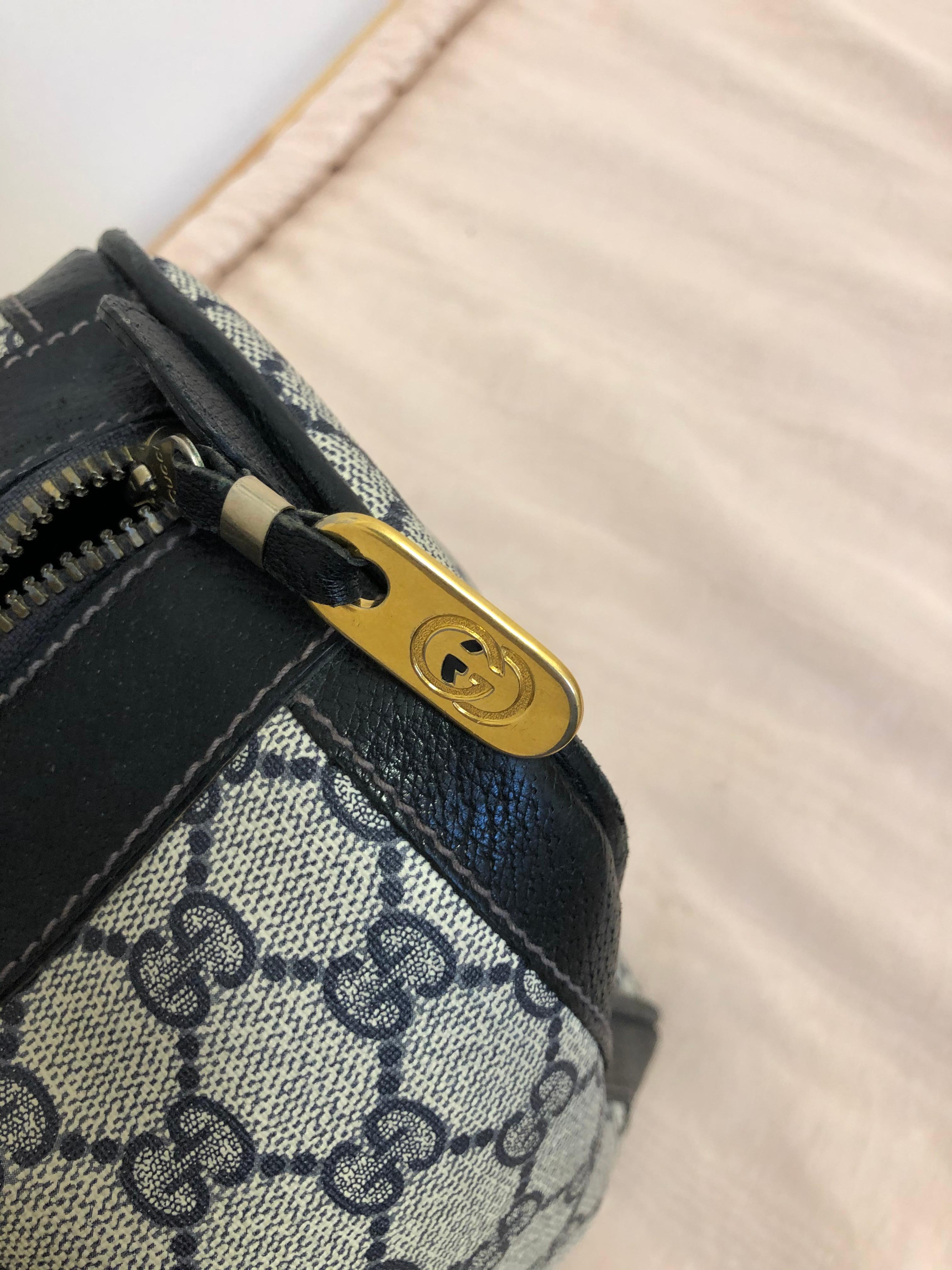 1990er Tom Ford für Gucci beschichtetem Segeltuch Monogramm Boston Tasche in Marine im Zustand „Gut“ in Port Hope, ON