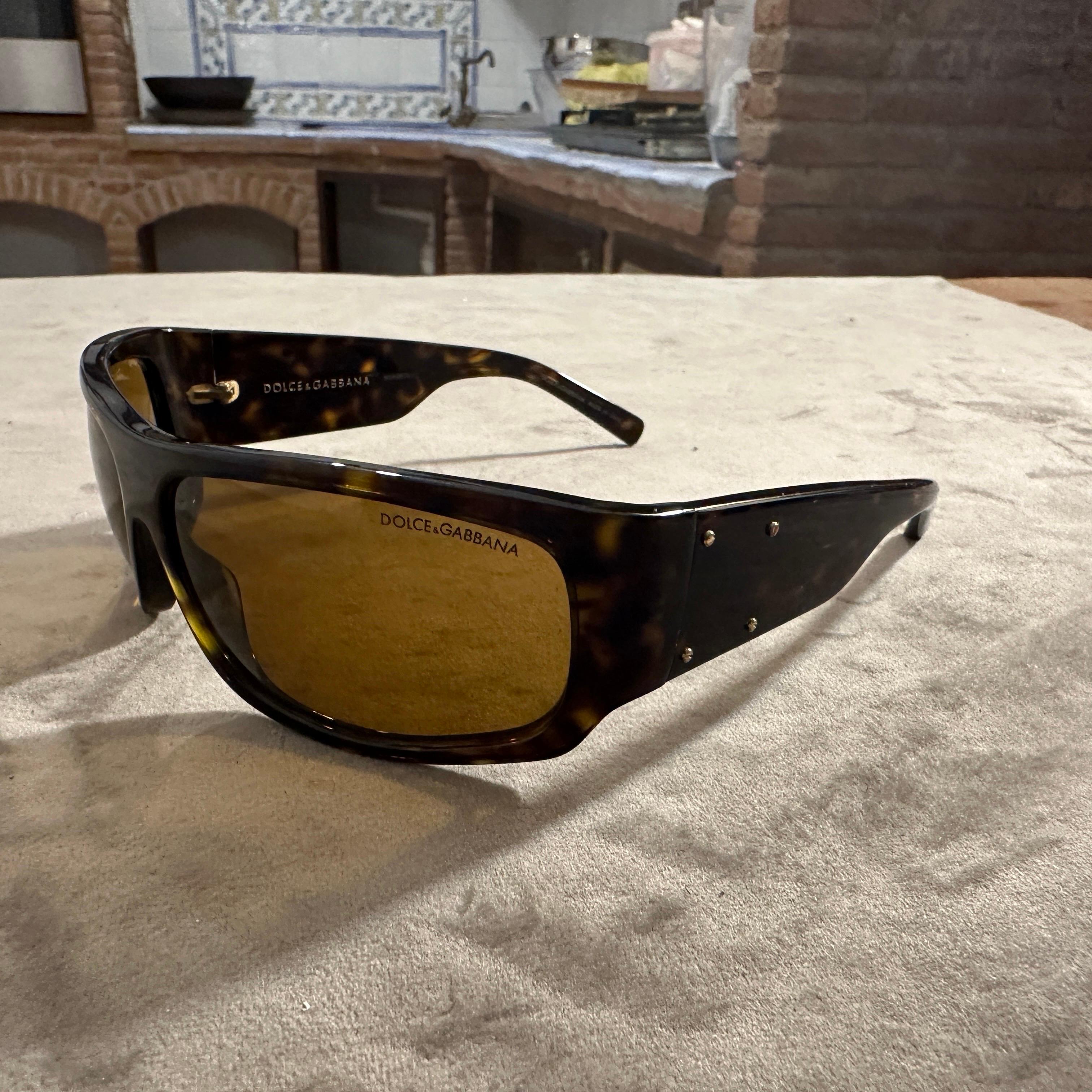 1990s Tortoiseshell Acetate Mask Sunglasses by Dolce & Gabbana For Sale 4