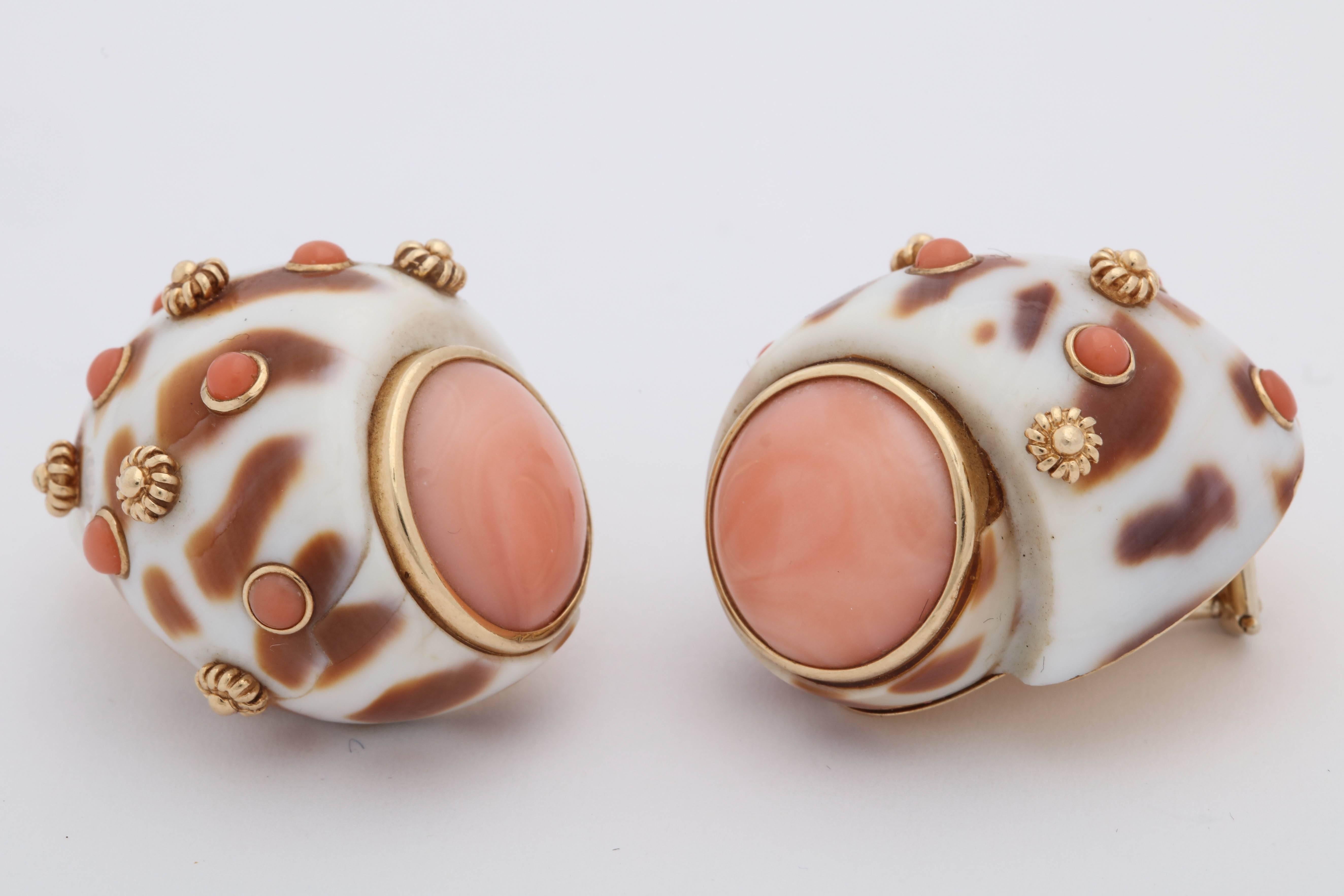 1990s Trianon Angel Skin Coral with Animal Print Shell Design Gold Earclips 3