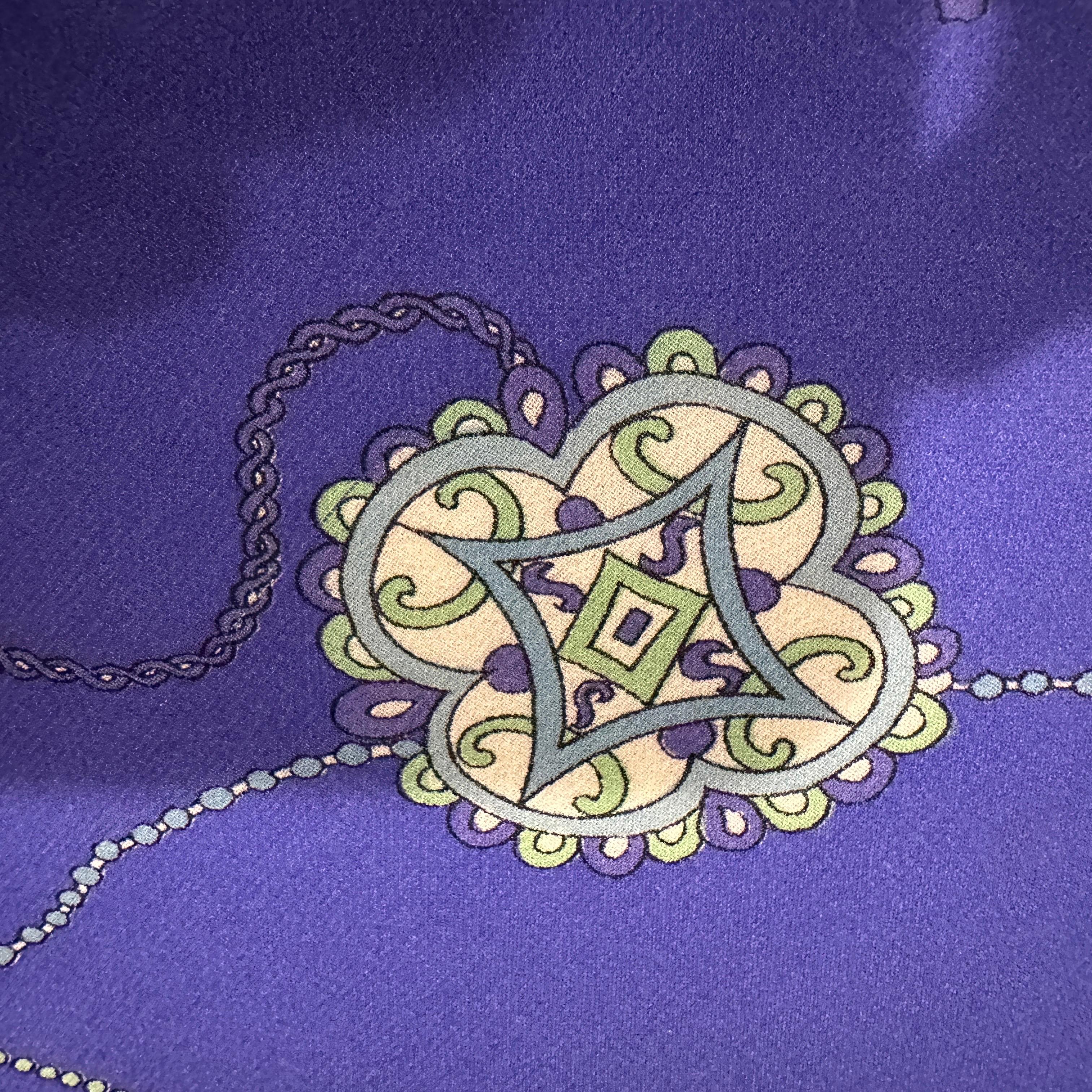 Sciarpa in seta blu di Emilio Pucci ispirata al Tribal Art degli anni '90 in vendita 7